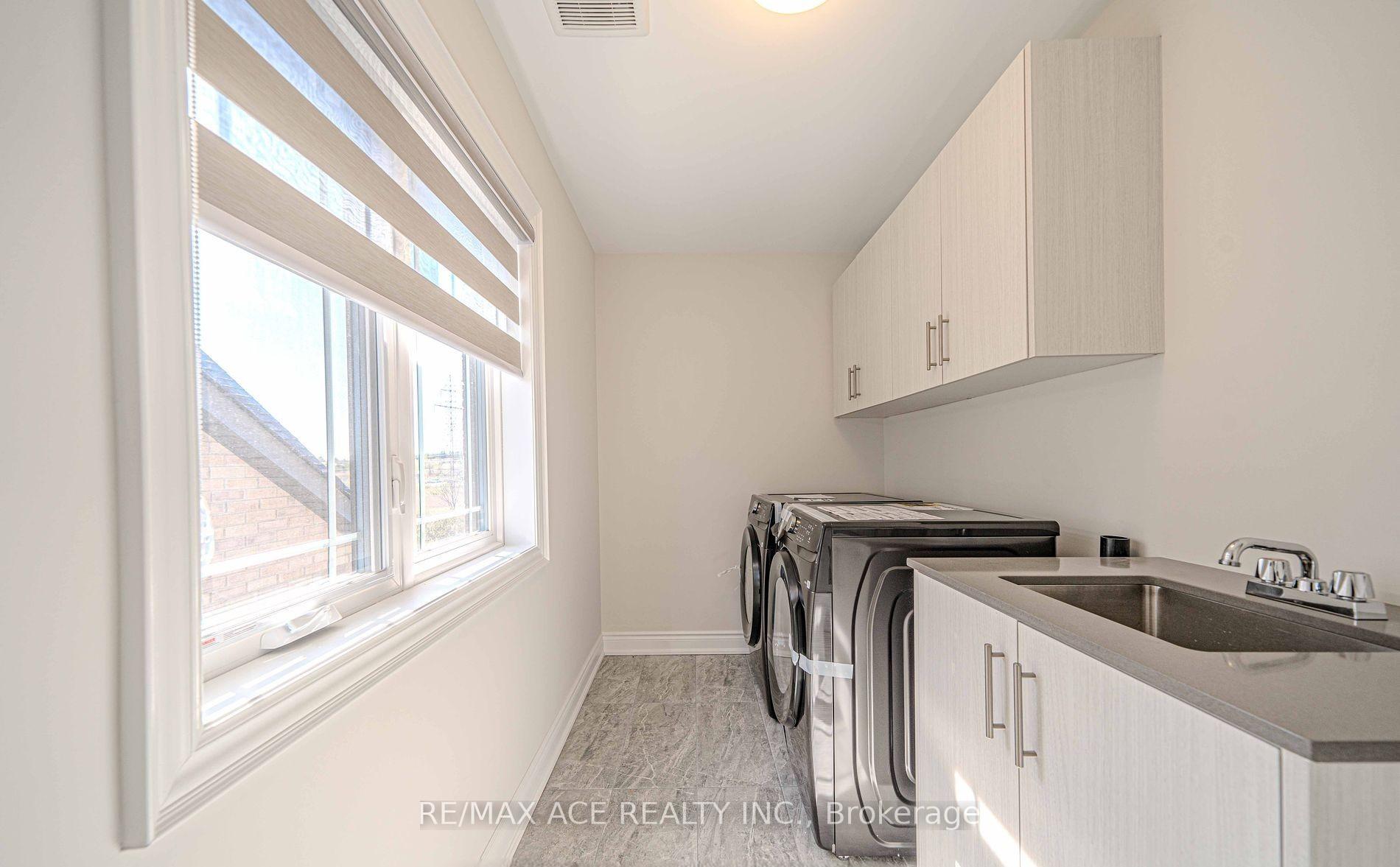 Photo 12 of 350 Cullen Trail, Peterborough, Northcrest Ward 5 — HOMEH