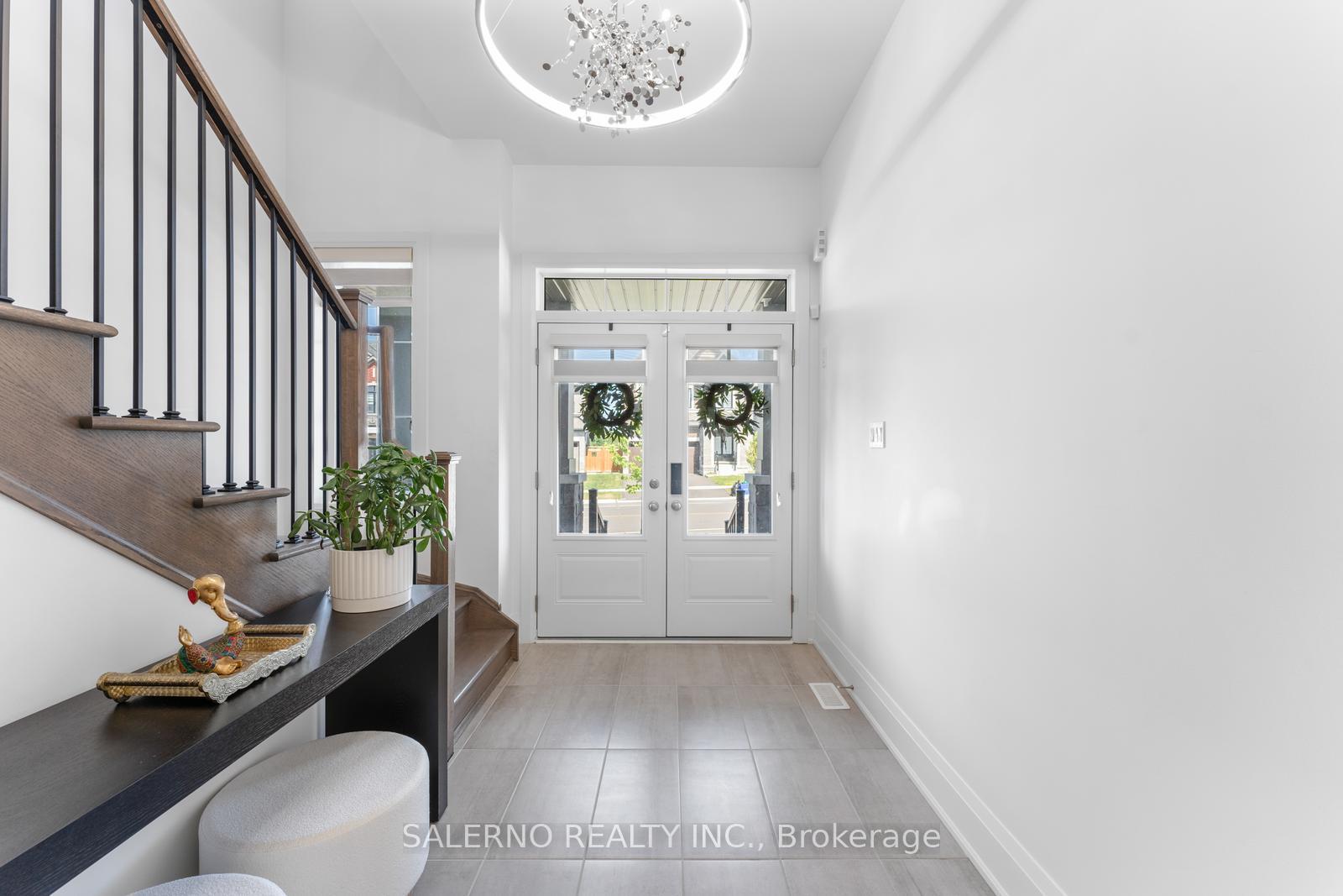 Photo 4 of 530 Kleinburg Summit Way, Vaughan, Kleinburg — HOMEH