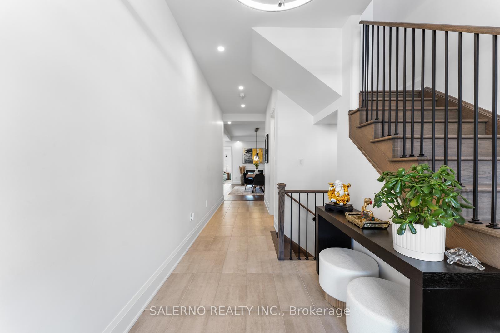 Photo 5 of 530 Kleinburg Summit Way, Vaughan, Kleinburg — HOMEH