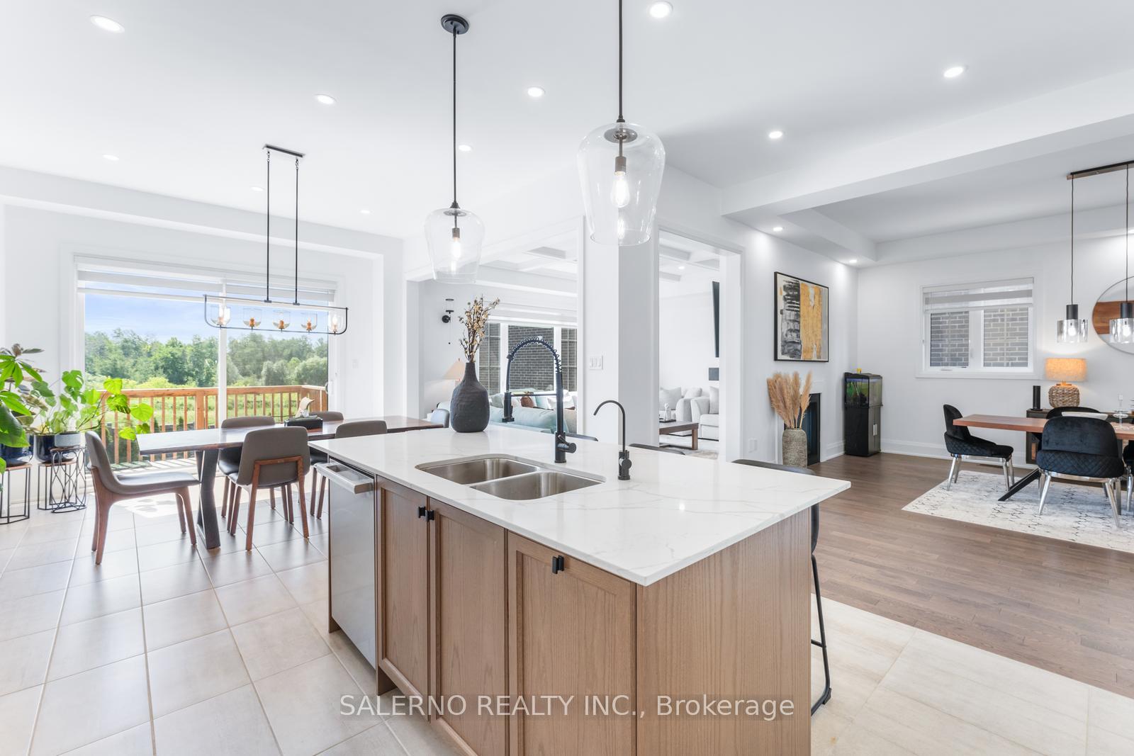 Photo 10 of 530 Kleinburg Summit Way, Vaughan, Kleinburg — HOMEH
