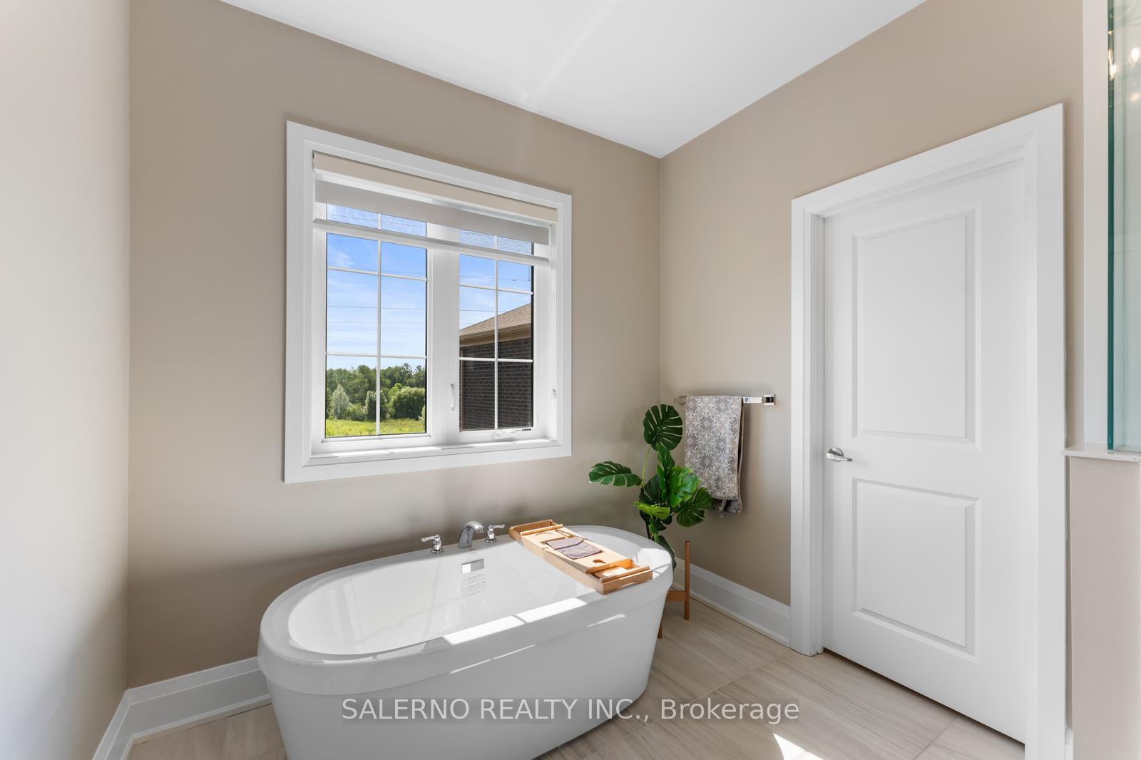 Photo 26 of 530 Kleinburg Summit Way, Vaughan, Kleinburg — HOMEH