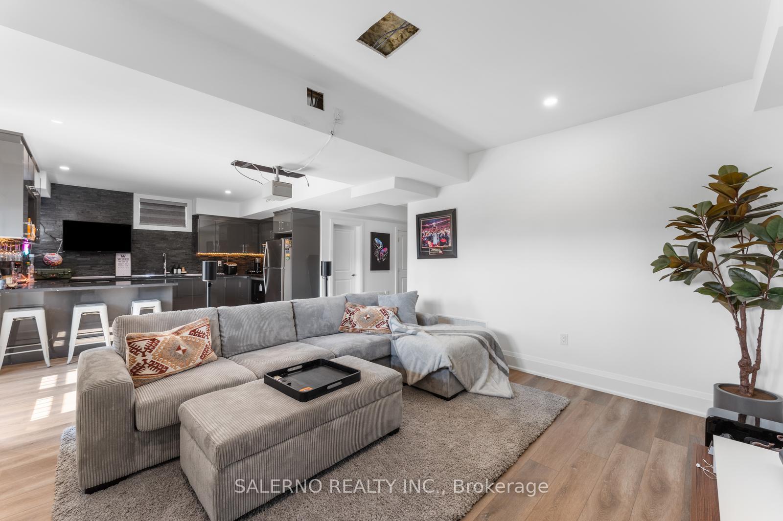 Photo 35 of 530 Kleinburg Summit Way, Vaughan, Kleinburg — HOMEH