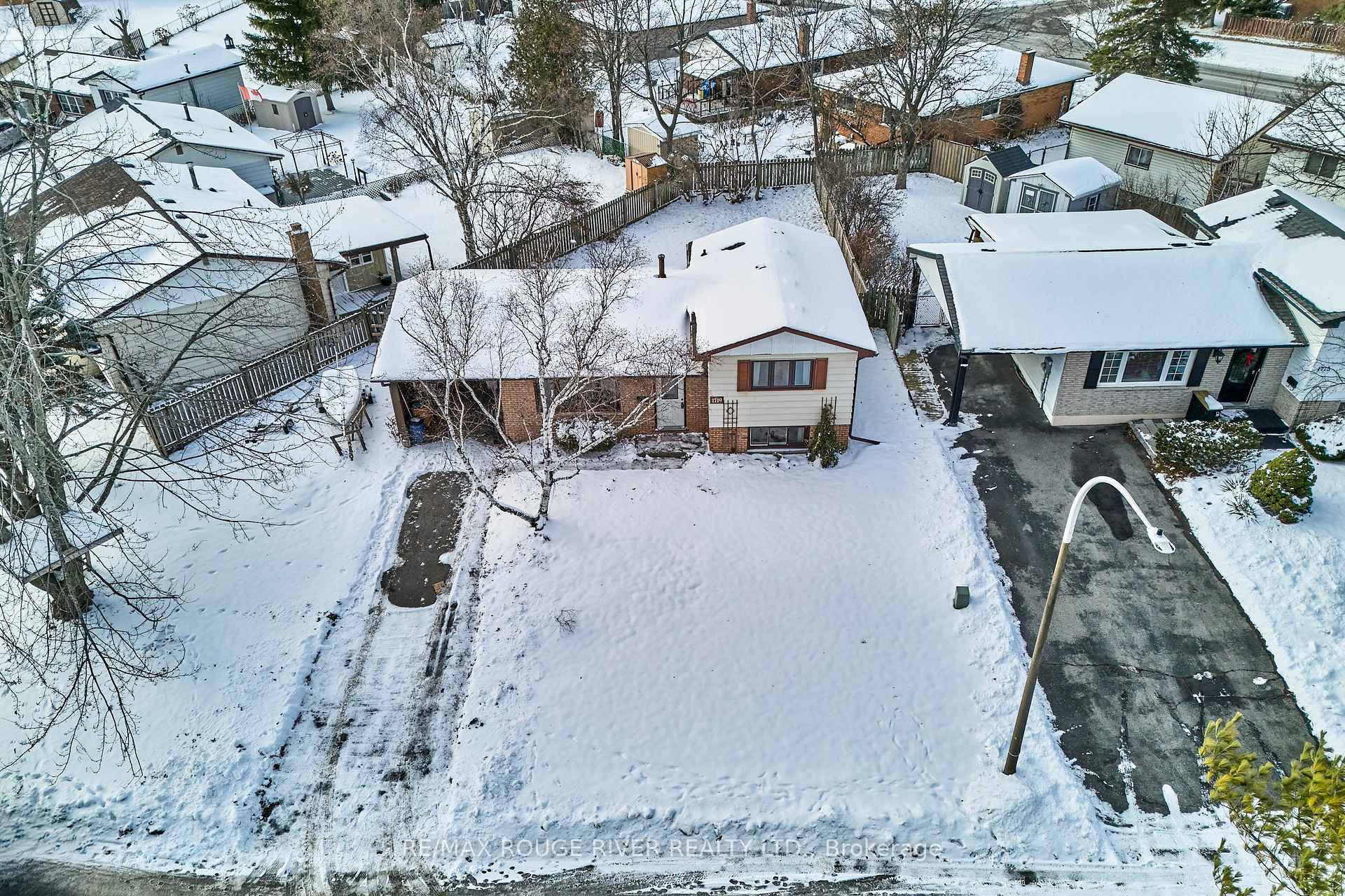 Photo 2 of 1719 Stewartcroft Crescent, Peterborough, Monaghan Ward 2 — HOMEH