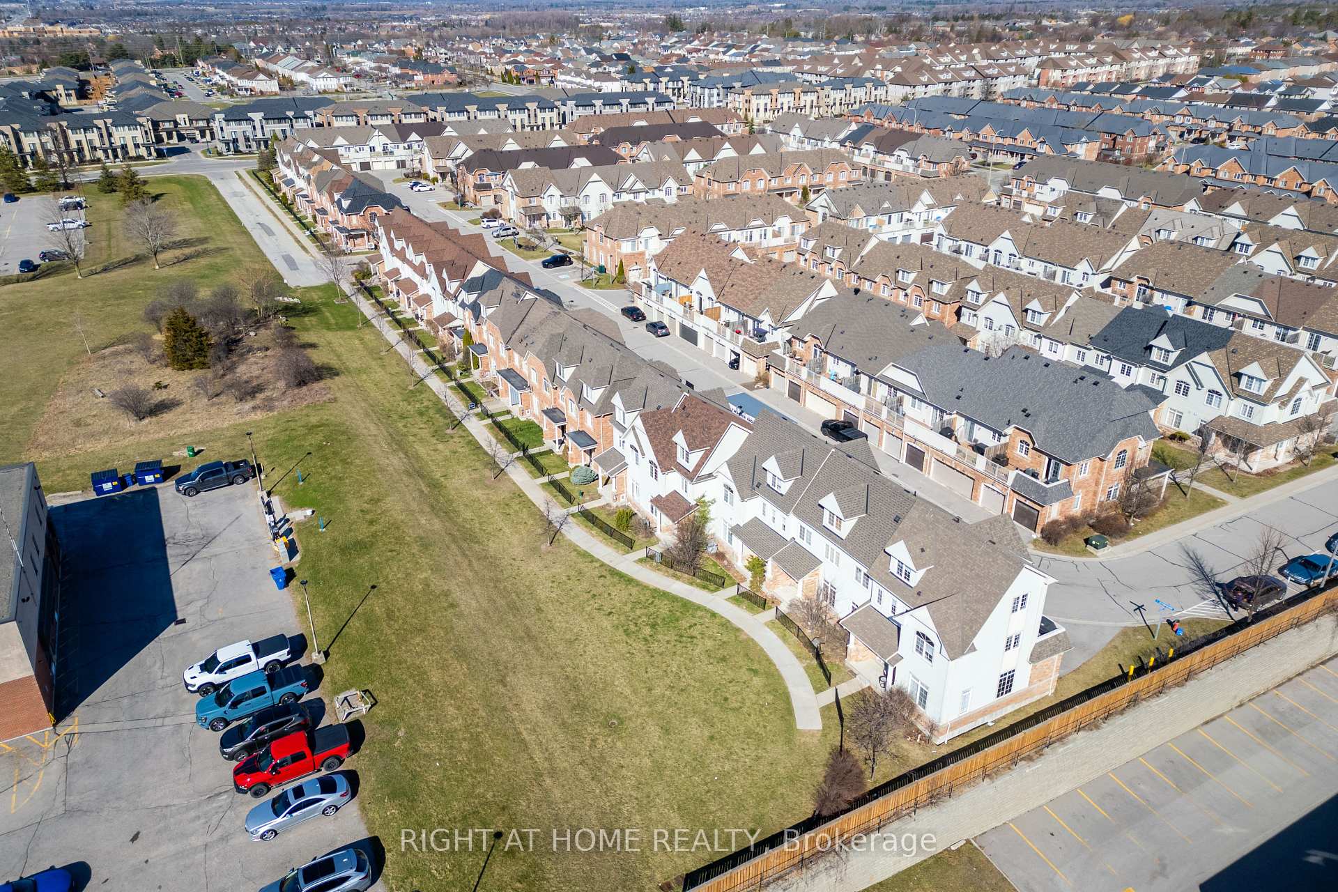 Photo 2 of 68 Wicker Park Way, Whitby, Pringle Creek — HOMEH
