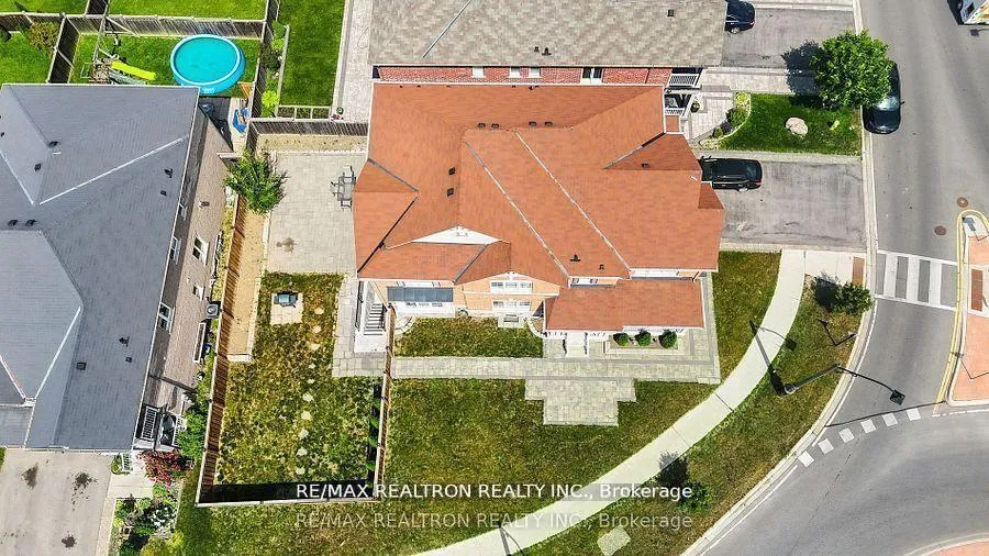 Photo 4 of 460 Gulfstream Avenue, Oshawa, Windfields — HOMEH
