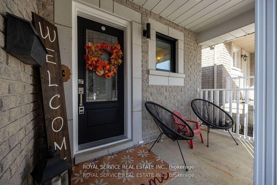 Photo 2 of 446 Abound Crescent, Peterborough, Ashburnham Ward 4 — HOMEH