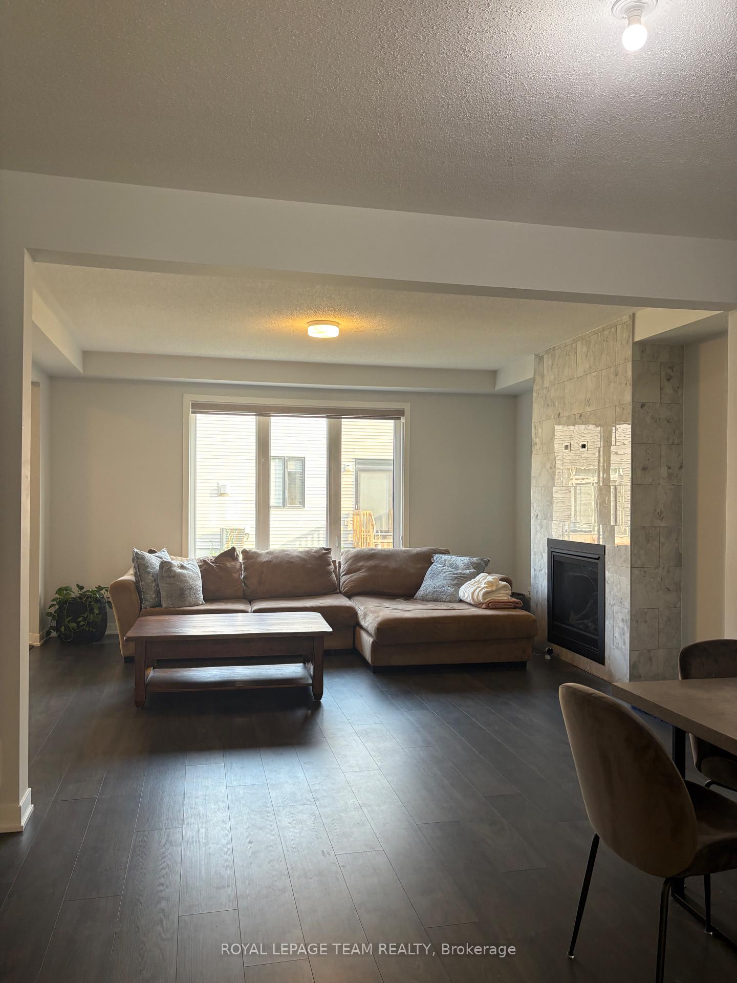 Photo 5 of 607 Cygnus Street, Ottawa, Barrhaven - Half Moon Bay — HOMEH
