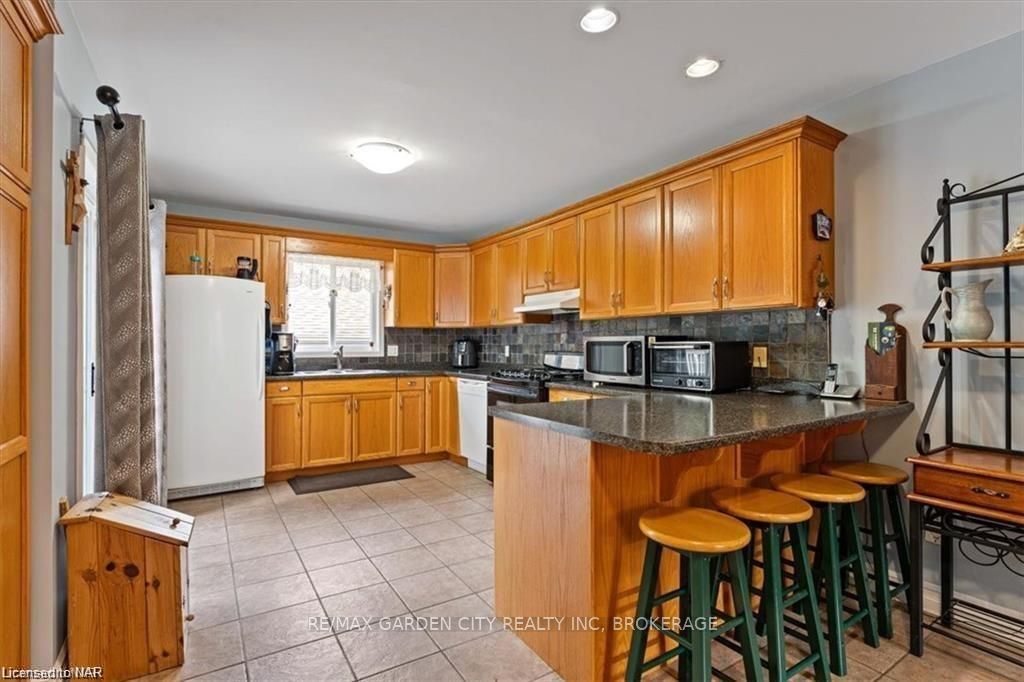 Photo 10 of 19 Glen Park Drive, Welland, Prince Charles — HOMEH