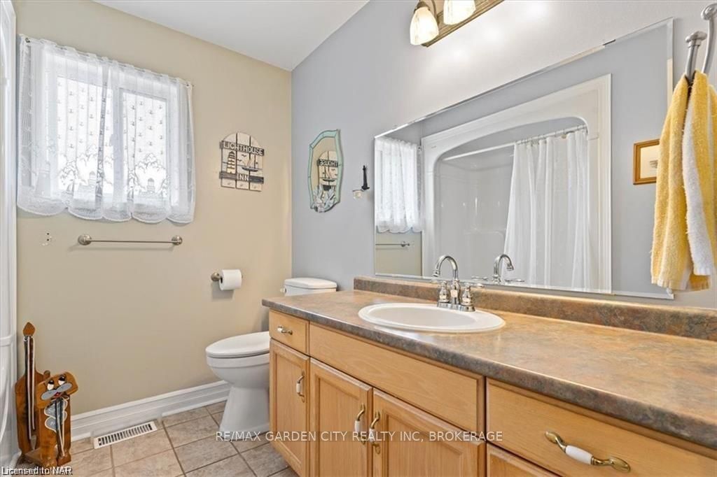 Photo 16 of 19 Glen Park Drive, Welland, Prince Charles — HOMEH