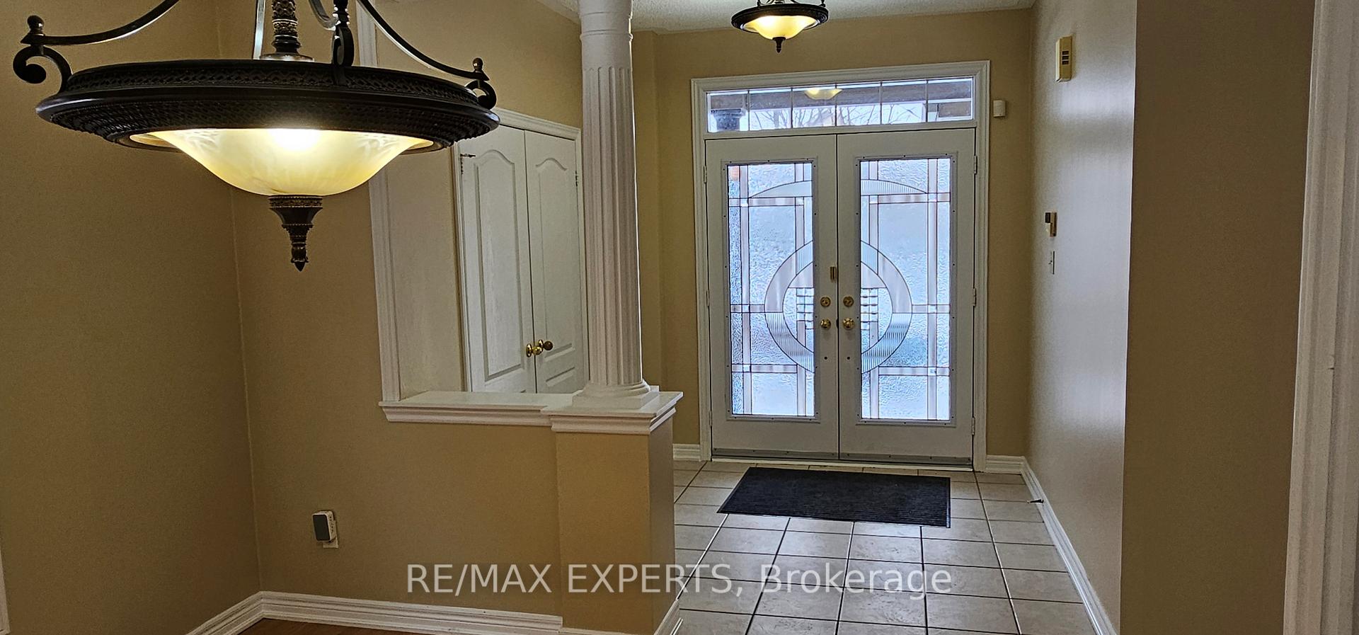 Photo 2 of 52 Fermar Drive, Vaughan, Maple — HOMEH