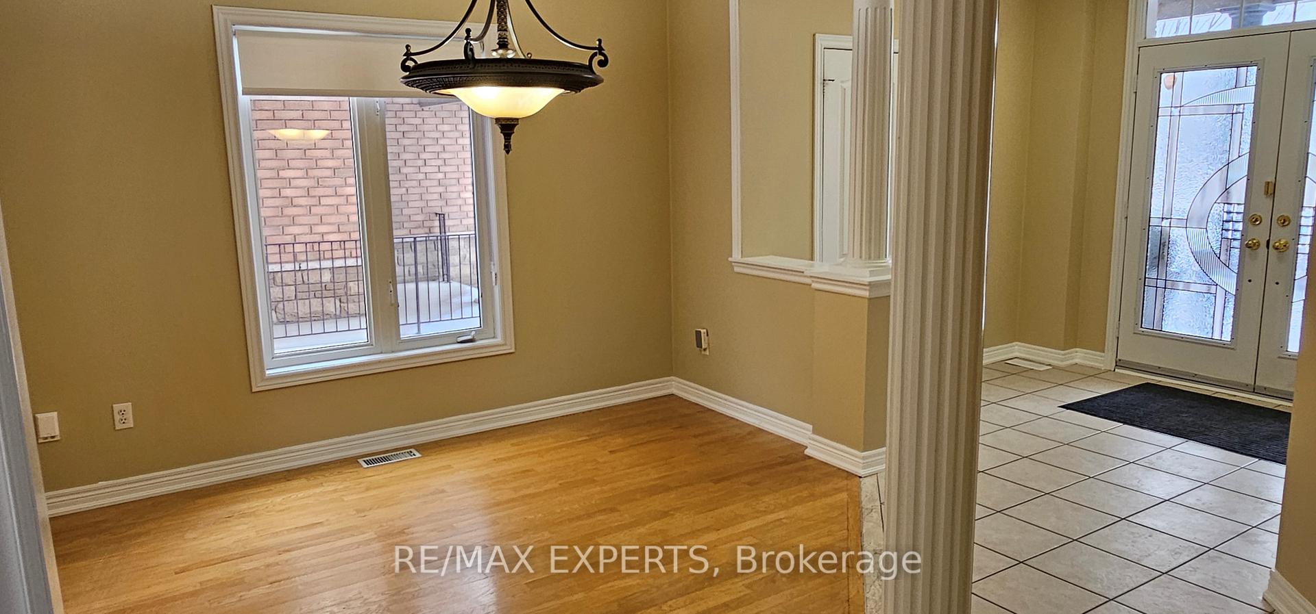 Photo 3 of 52 Fermar Drive, Vaughan, Maple — HOMEH