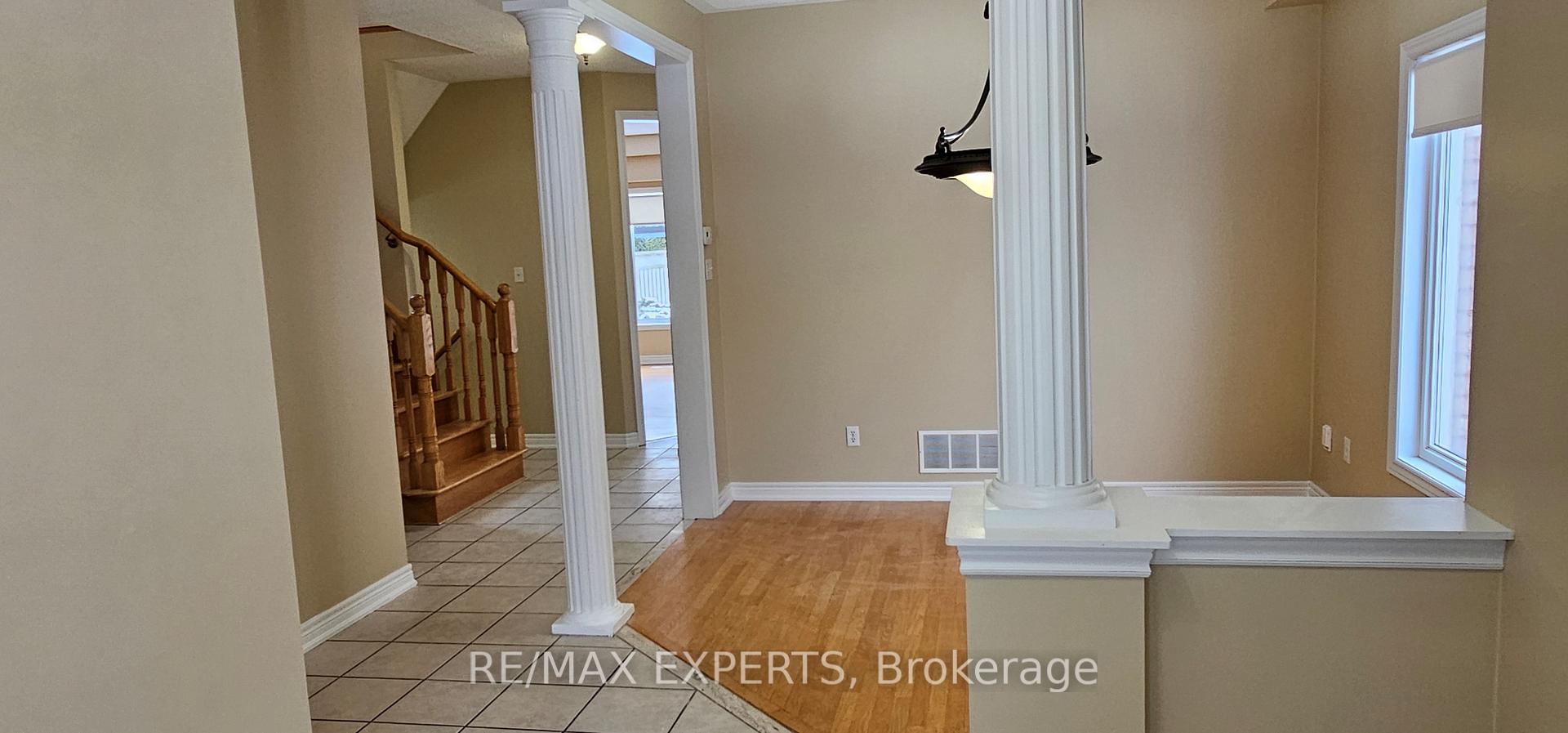 Photo 4 of 52 Fermar Drive, Vaughan, Maple — HOMEH