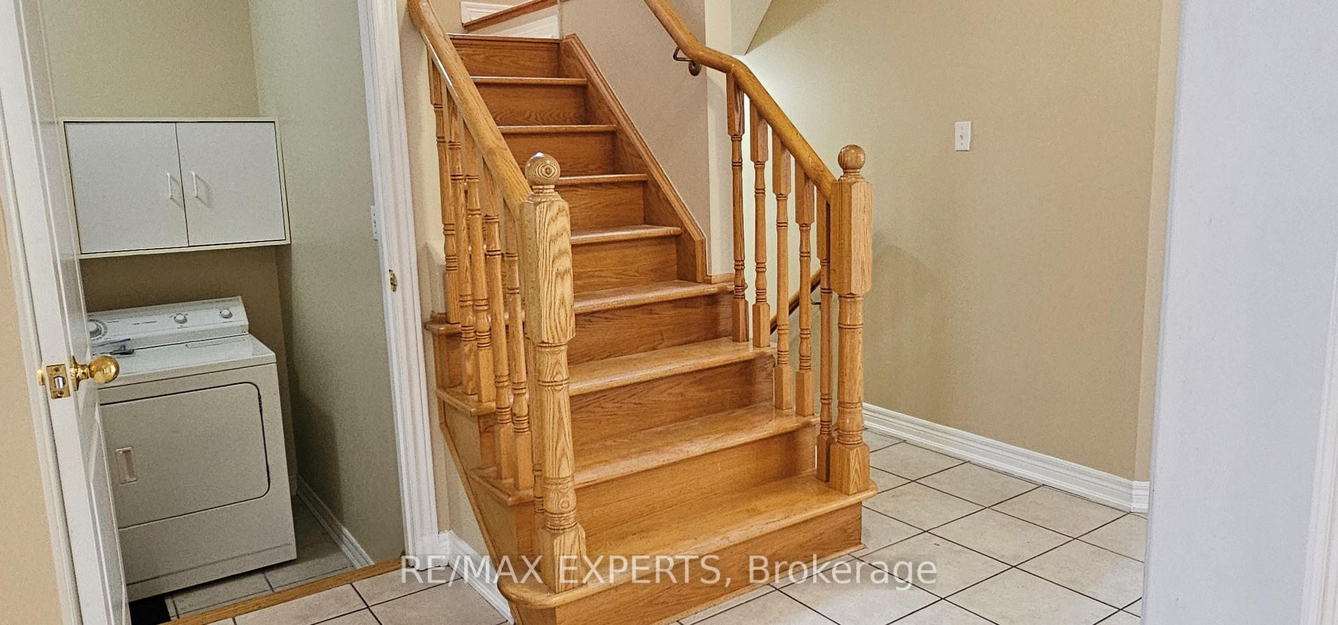 Photo 5 of 52 Fermar Drive, Vaughan, Maple — HOMEH