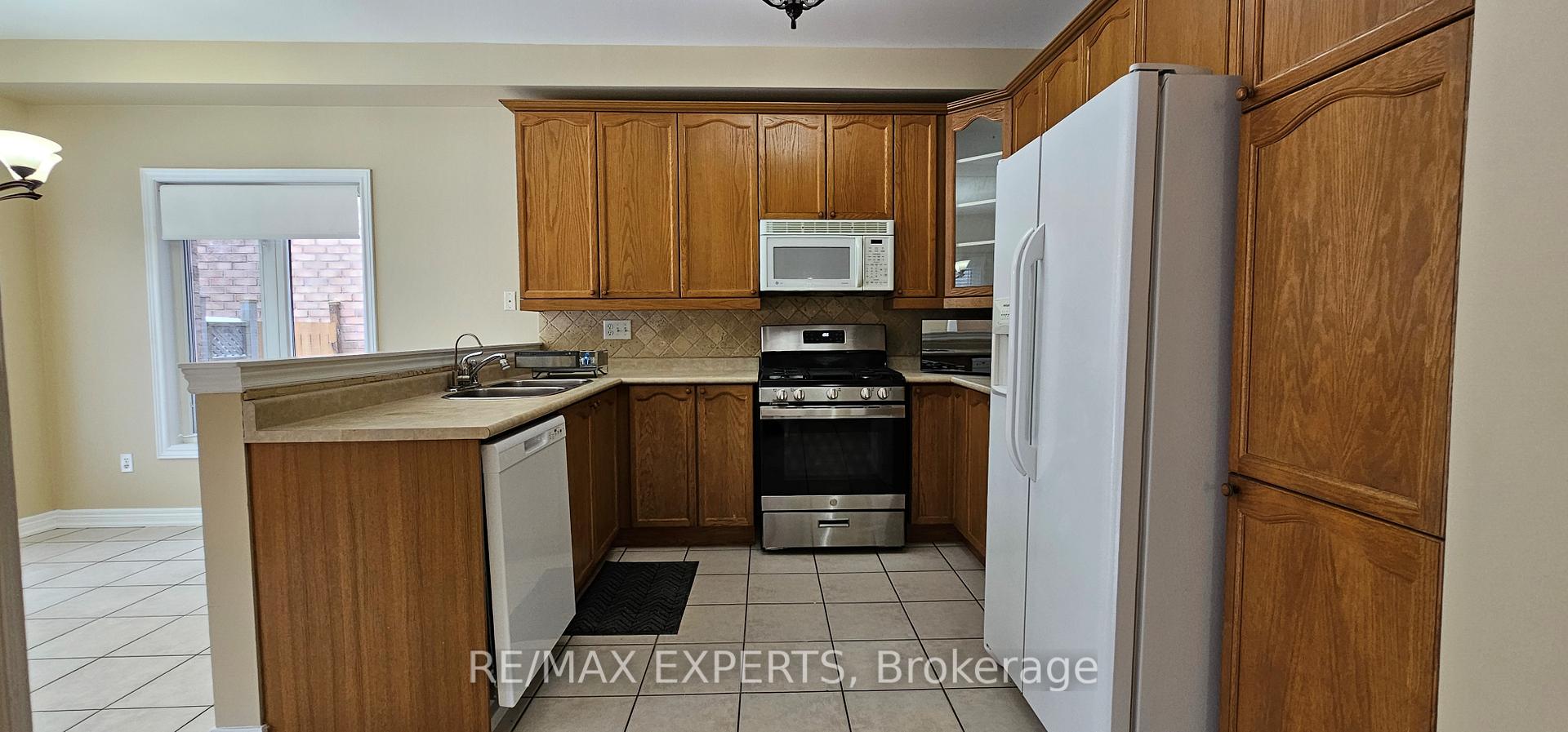 Photo 10 of 52 Fermar Drive, Vaughan, Maple — HOMEH