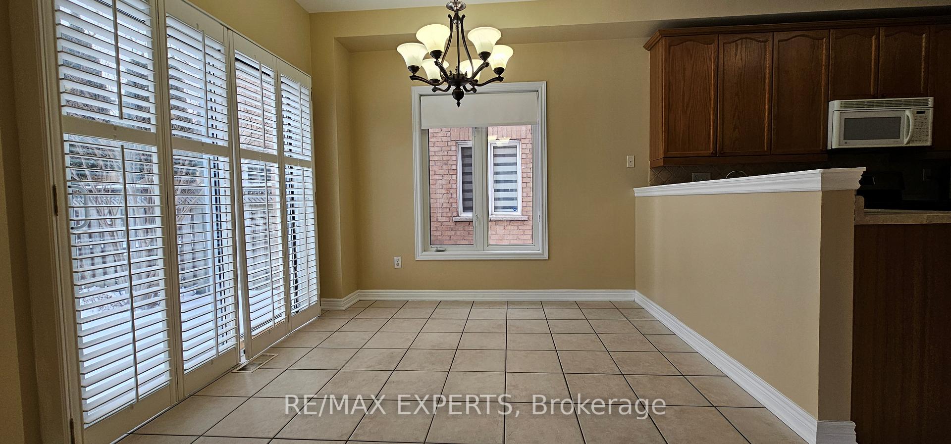 Photo 11 of 52 Fermar Drive, Vaughan, Maple — HOMEH