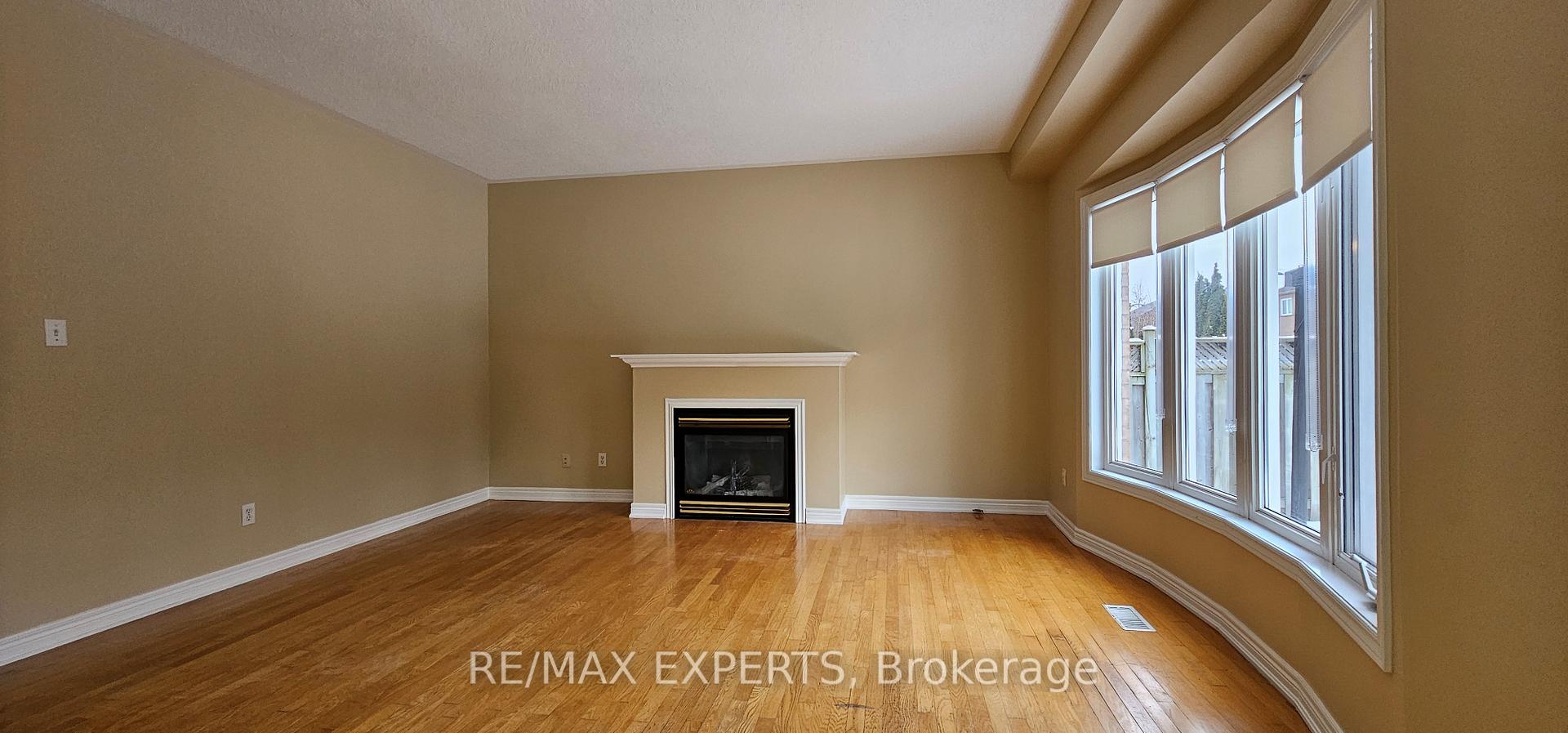 Photo 12 of 52 Fermar Drive, Vaughan, Maple — HOMEH