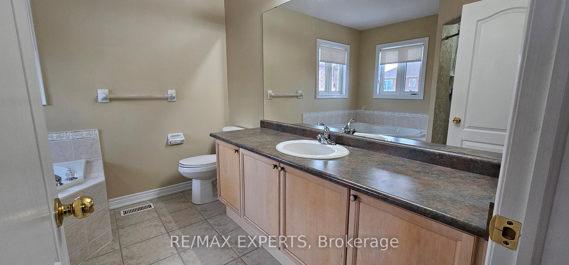 Photo 18 of 52 Fermar Drive, Vaughan, Maple — HOMEH