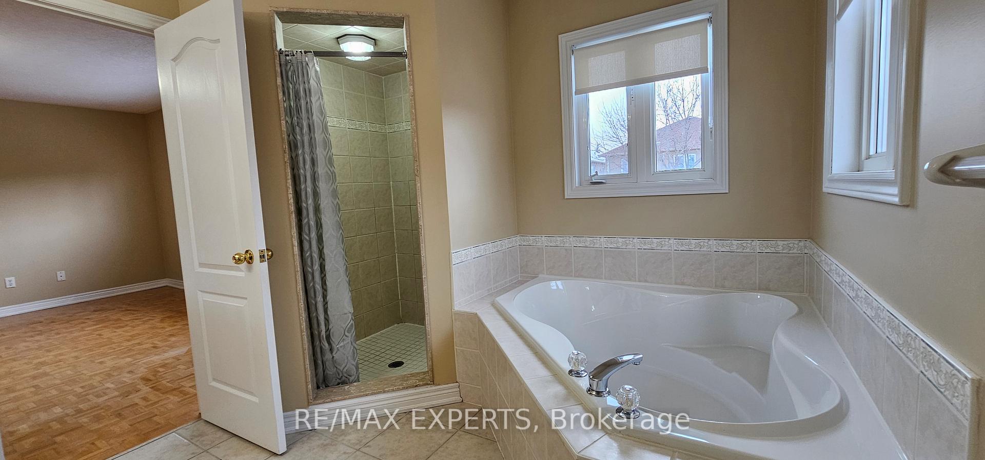 Photo 19 of 52 Fermar Drive, Vaughan, Maple — HOMEH