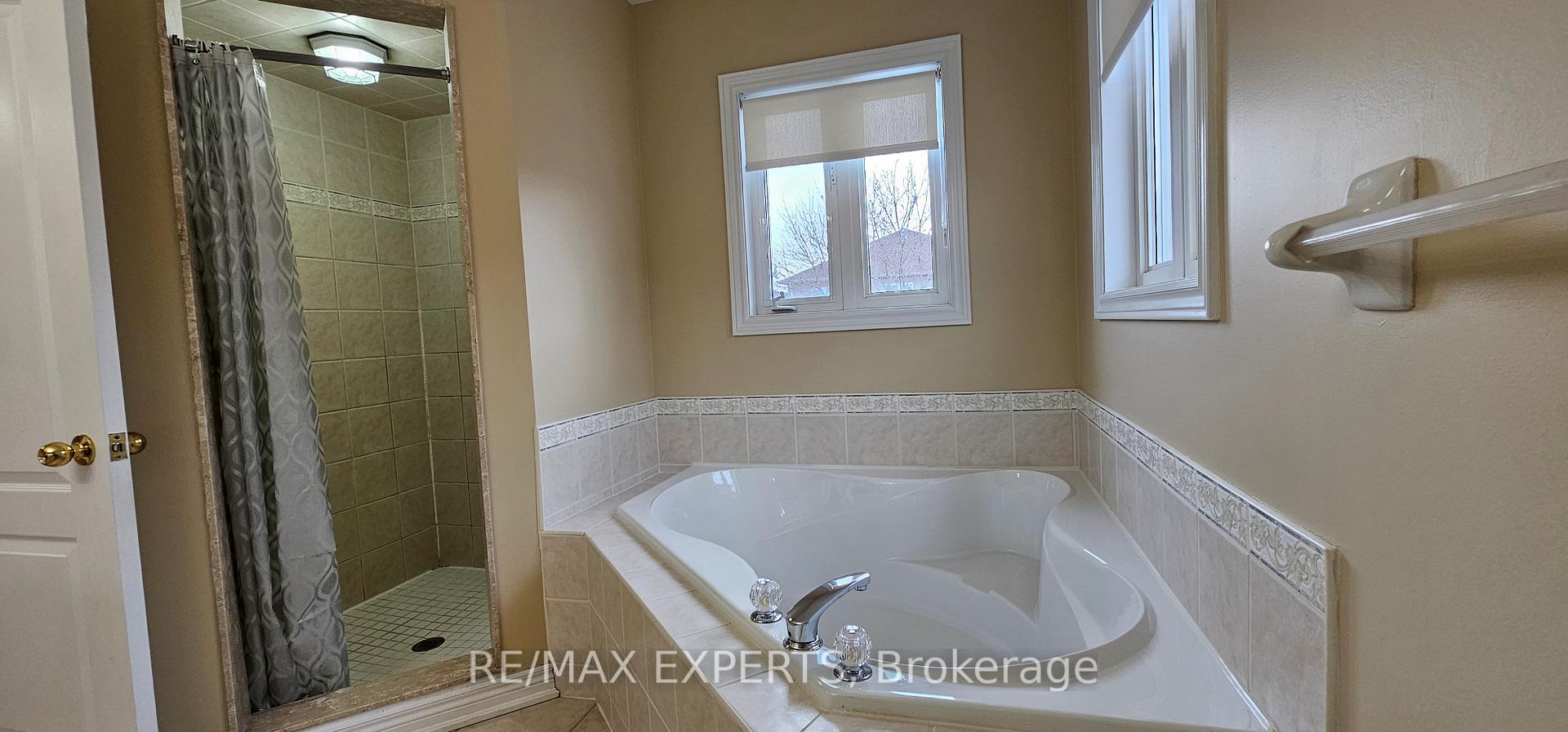 Photo 20 of 52 Fermar Drive, Vaughan, Maple — HOMEH