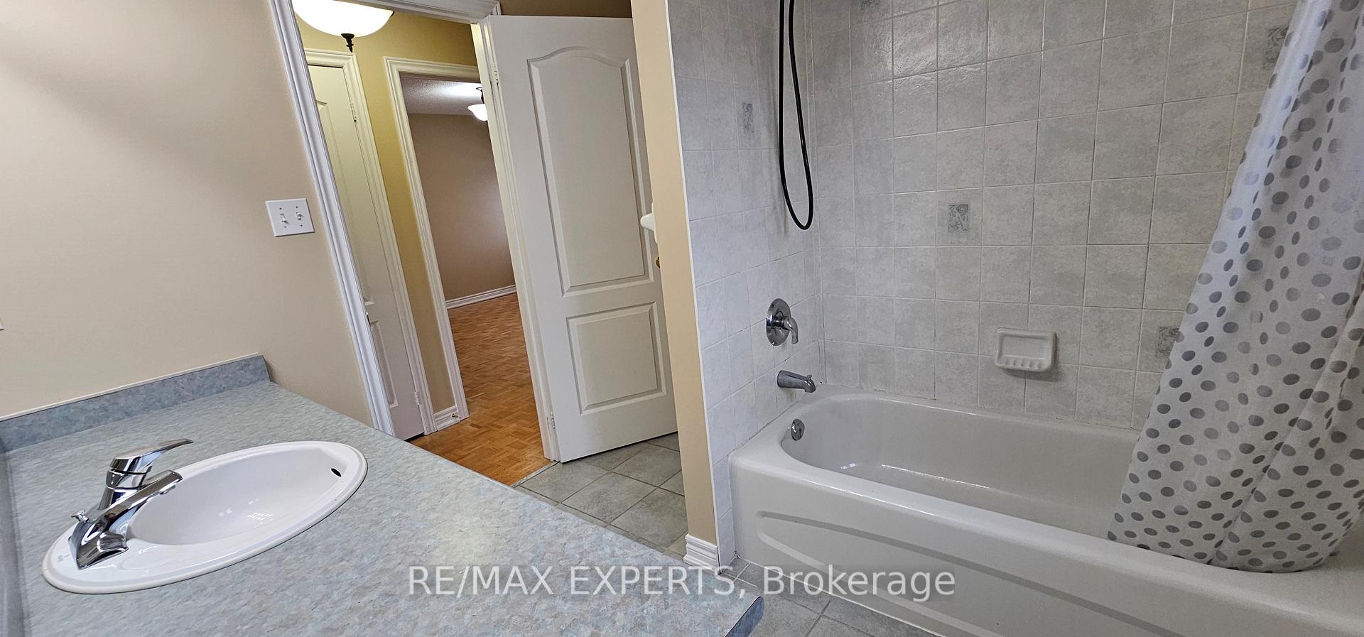 Photo 26 of 52 Fermar Drive, Vaughan, Maple — HOMEH