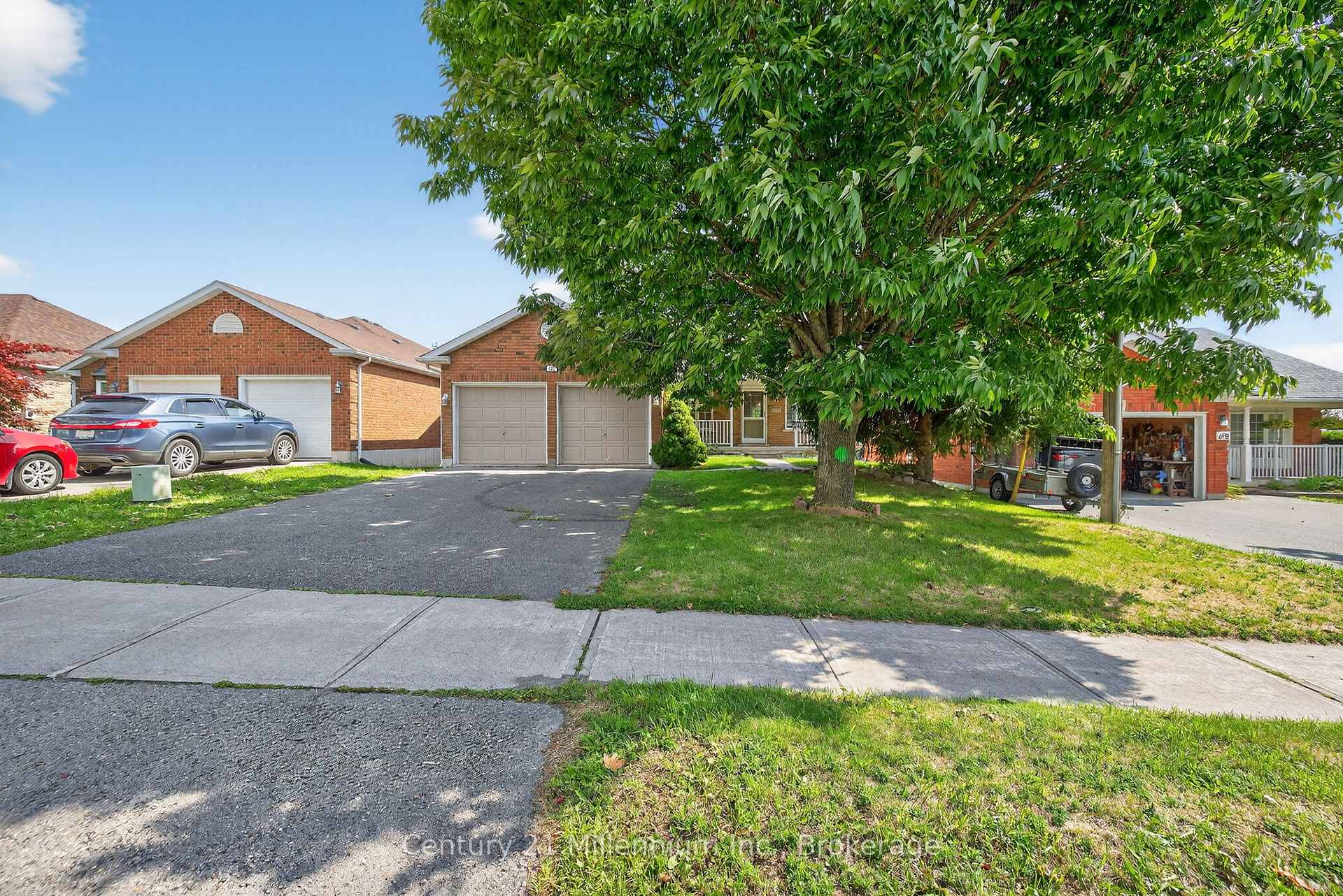 Photo 3 of 702 Spillsbury Drive, Peterborough, Otonabee Ward 1 — HOMEH