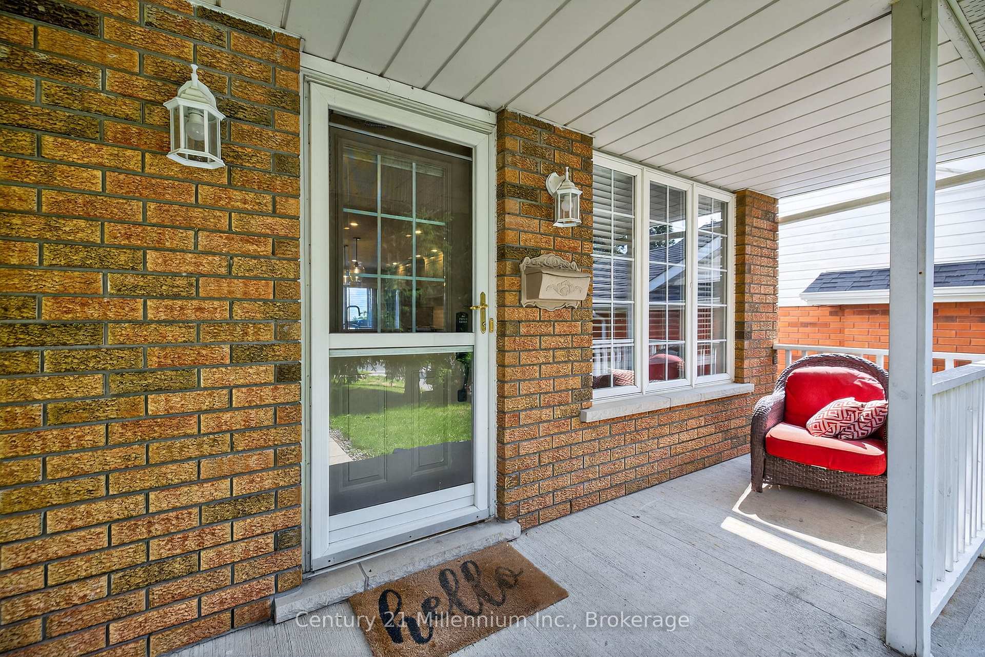 Photo 4 of 702 Spillsbury Drive, Peterborough, Otonabee Ward 1 — HOMEH