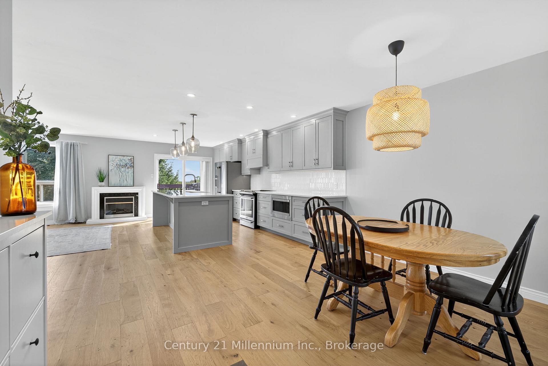 Photo 8 of 702 Spillsbury Drive, Peterborough, Otonabee Ward 1 — HOMEH