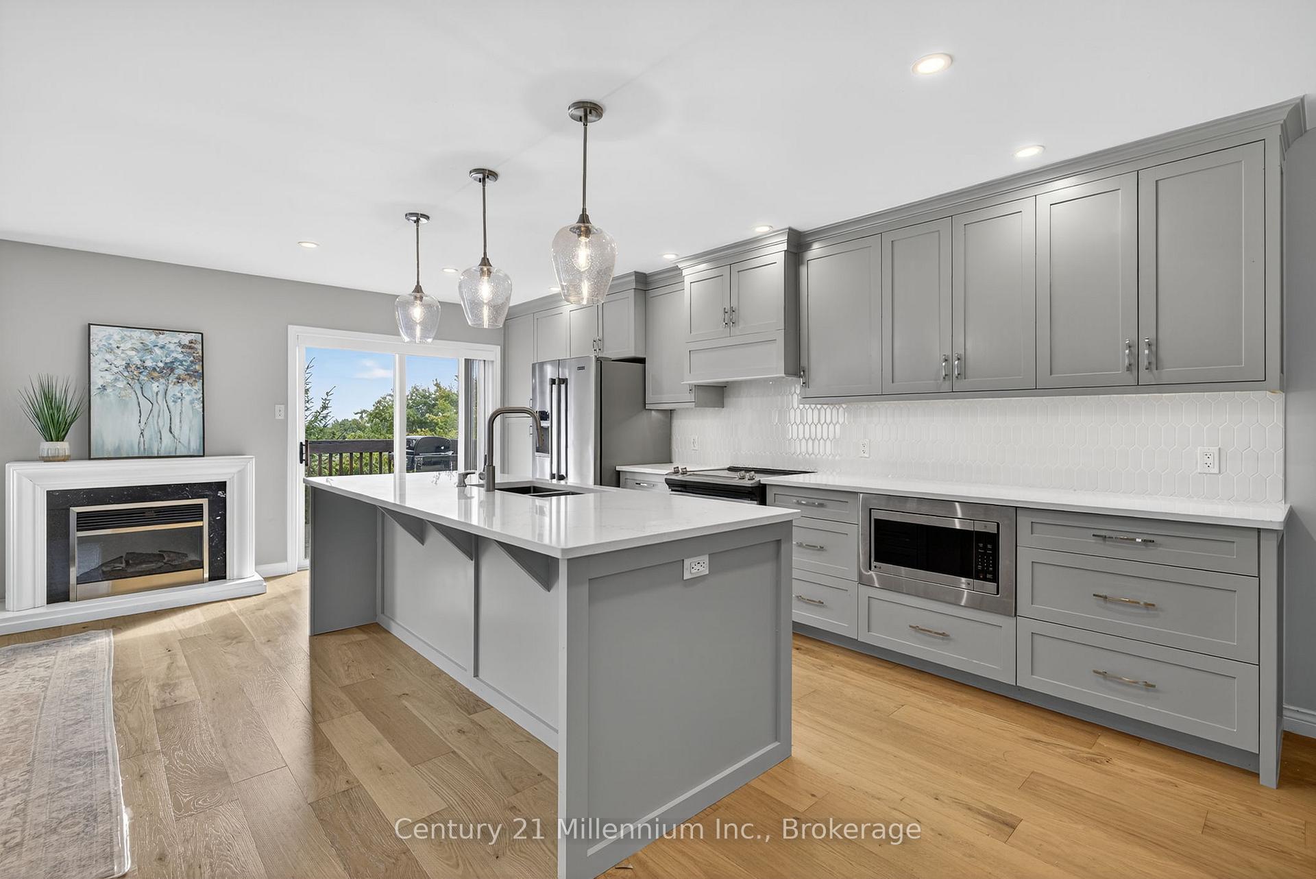Photo 12 of 702 Spillsbury Drive, Peterborough, Otonabee Ward 1 — HOMEH