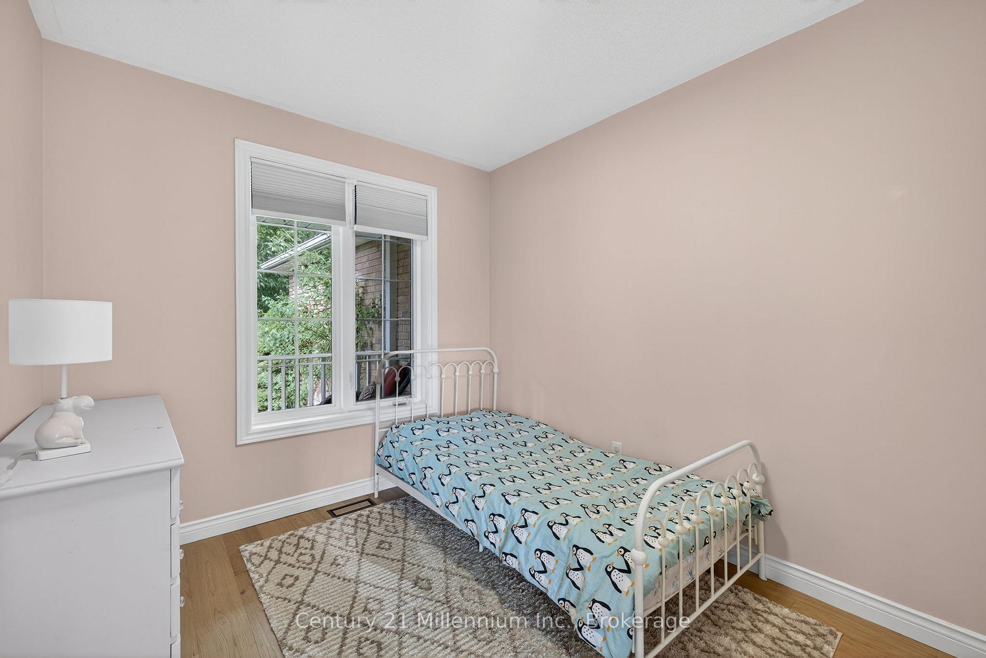 Photo 19 of 702 Spillsbury Drive, Peterborough, Otonabee Ward 1 — HOMEH