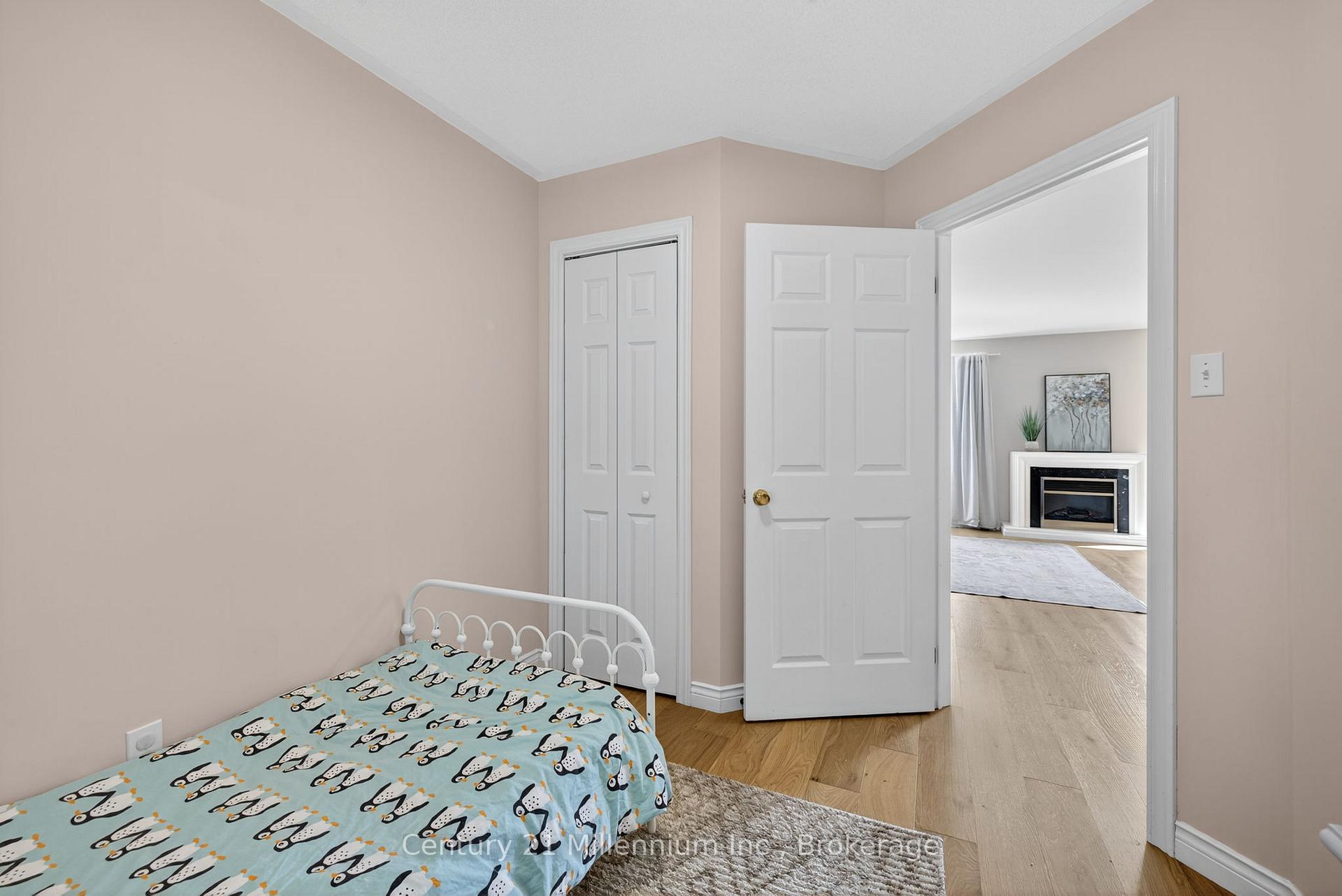 Photo 20 of 702 Spillsbury Drive, Peterborough, Otonabee Ward 1 — HOMEH