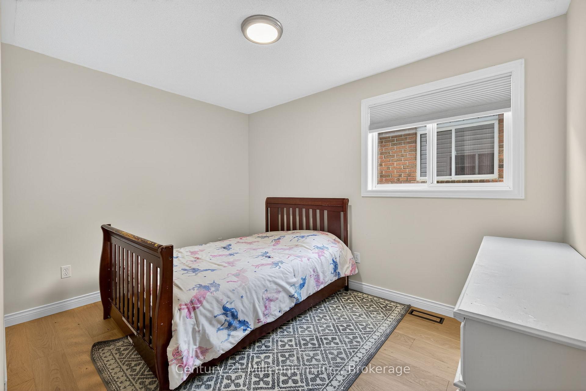 Photo 22 of 702 Spillsbury Drive, Peterborough, Otonabee Ward 1 — HOMEH
