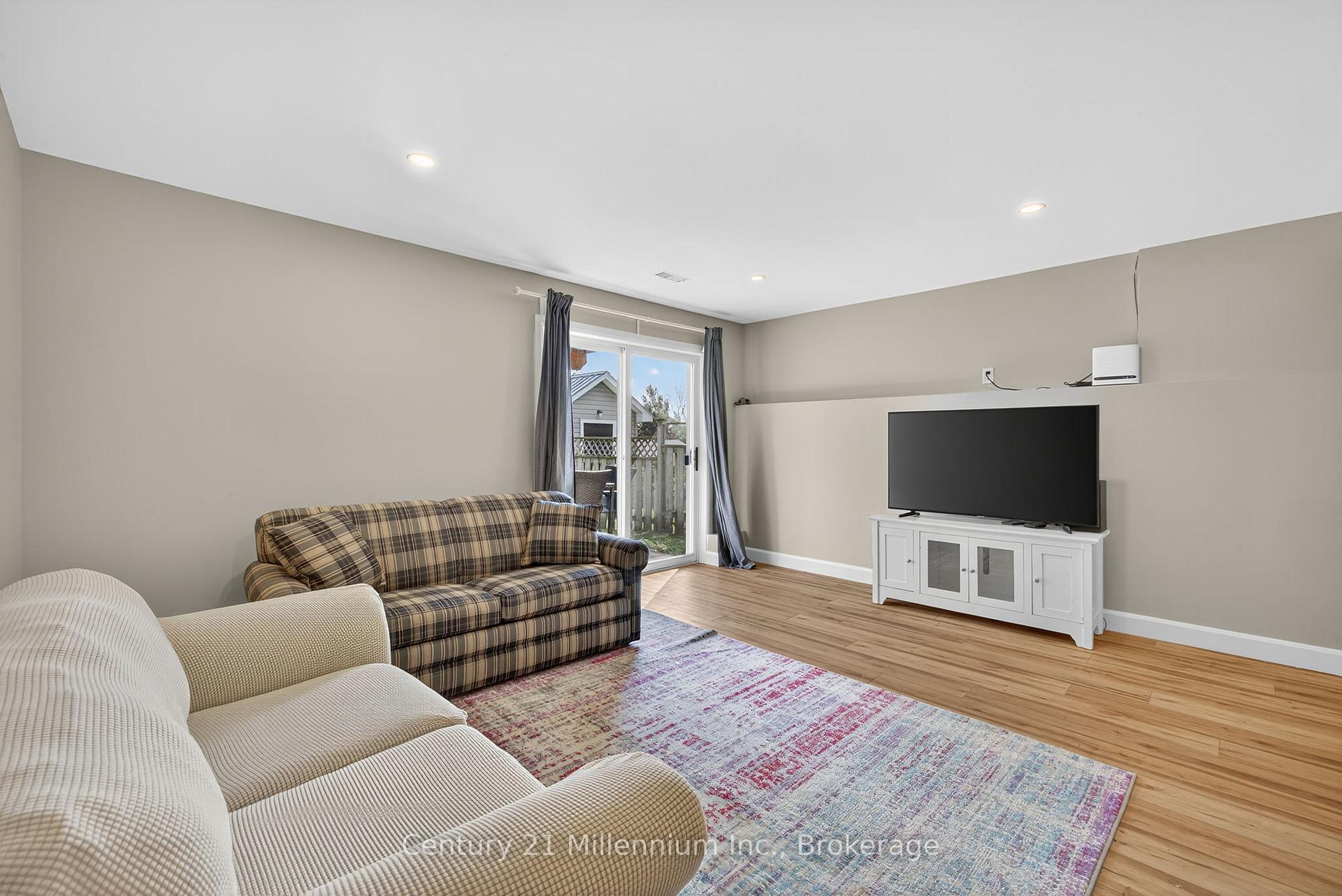 Photo 32 of 702 Spillsbury Drive, Peterborough, Otonabee Ward 1 — HOMEH