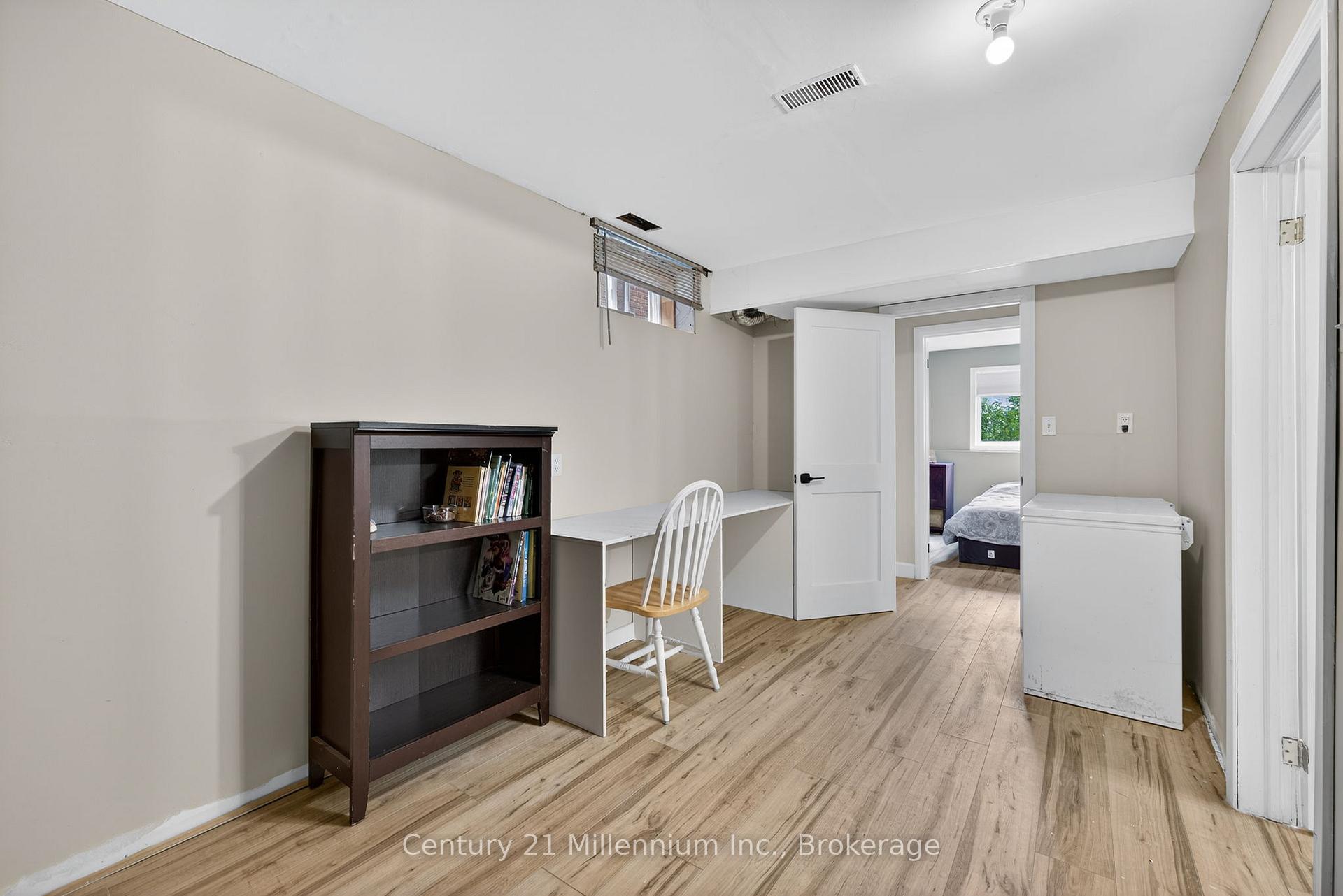 Photo 34 of 702 Spillsbury Drive, Peterborough, Otonabee Ward 1 — HOMEH