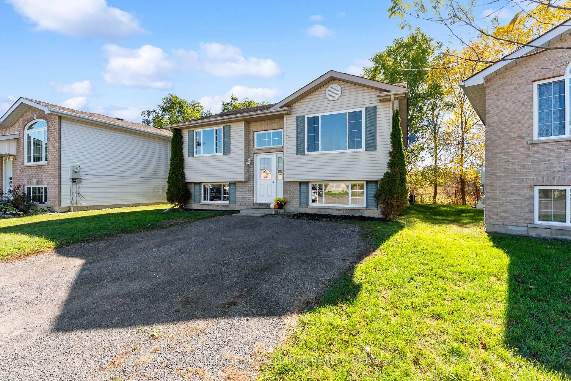 Photo 2 of 6 Lake Court, Belleville, Belleville Ward — HOMEH