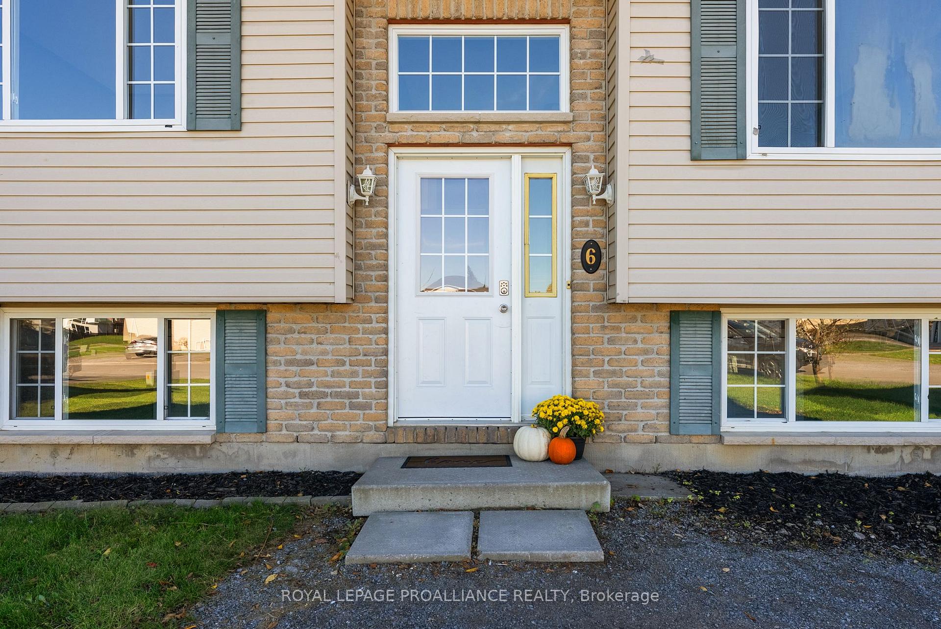 Photo 3 of 6 Lake Court, Belleville, Belleville Ward — HOMEH