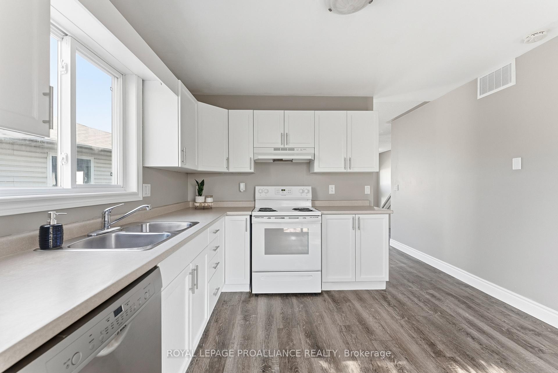 Photo 11 of 6 Lake Court, Belleville, Belleville Ward — HOMEH
