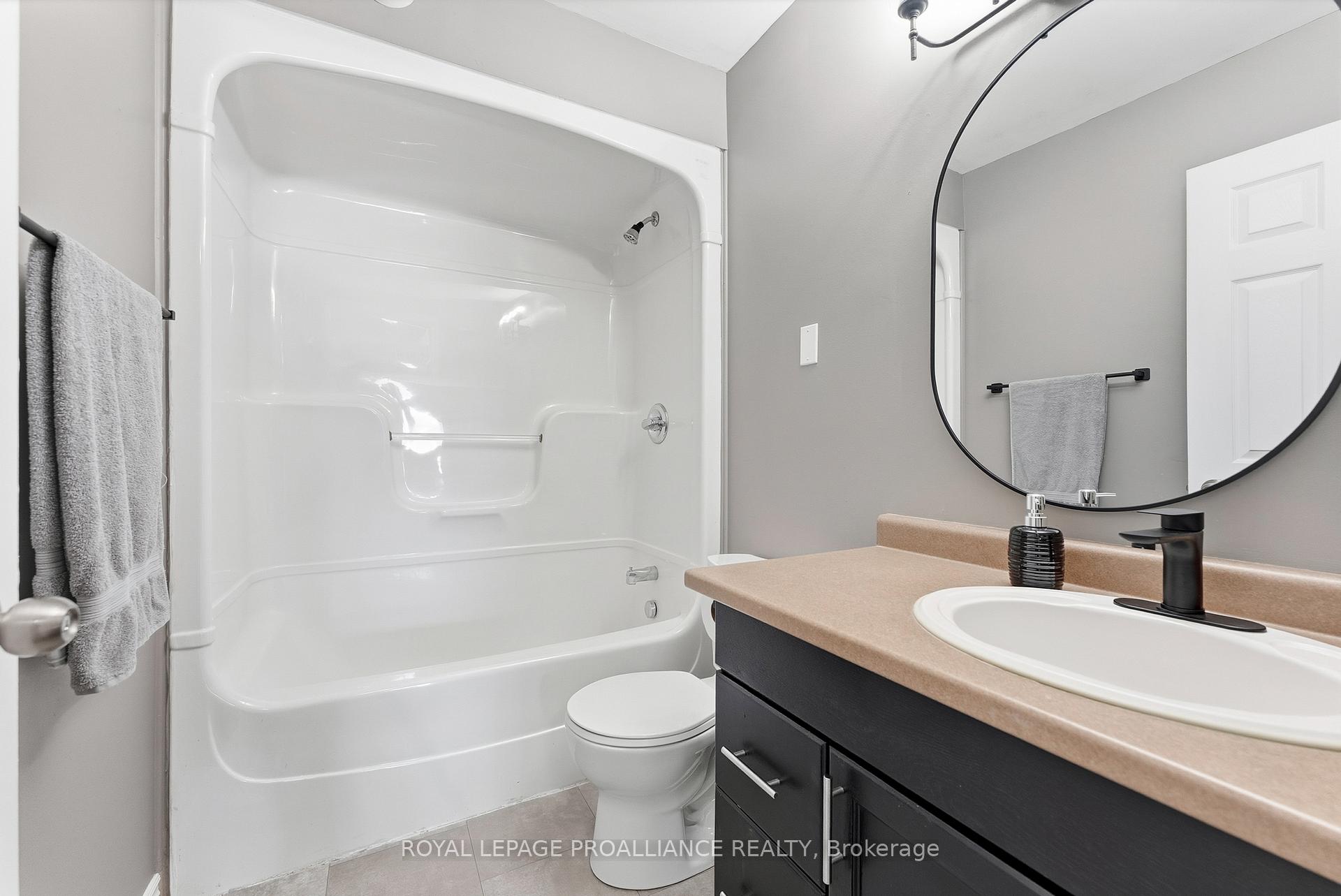 Photo 17 of 6 Lake Court, Belleville, Belleville Ward — HOMEH