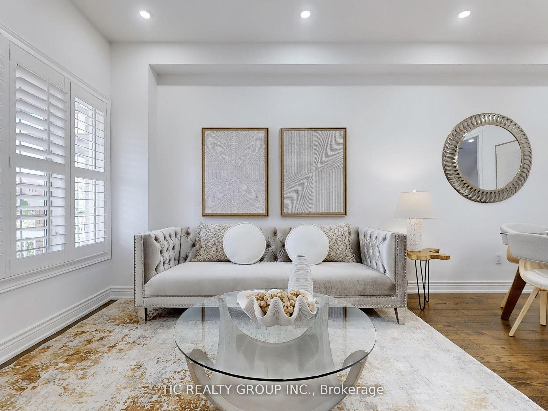 Photo 2 of 247 Dufferin Hill Drive, Vaughan, Patterson — HOMEH