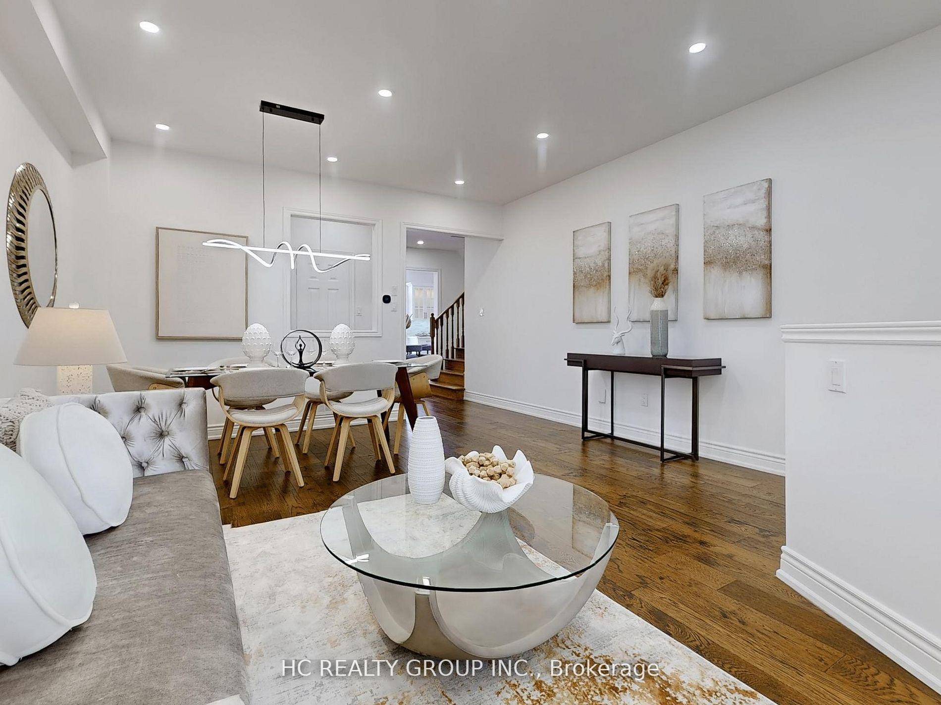 Photo 3 of 247 Dufferin Hill Drive, Vaughan, Patterson — HOMEH
