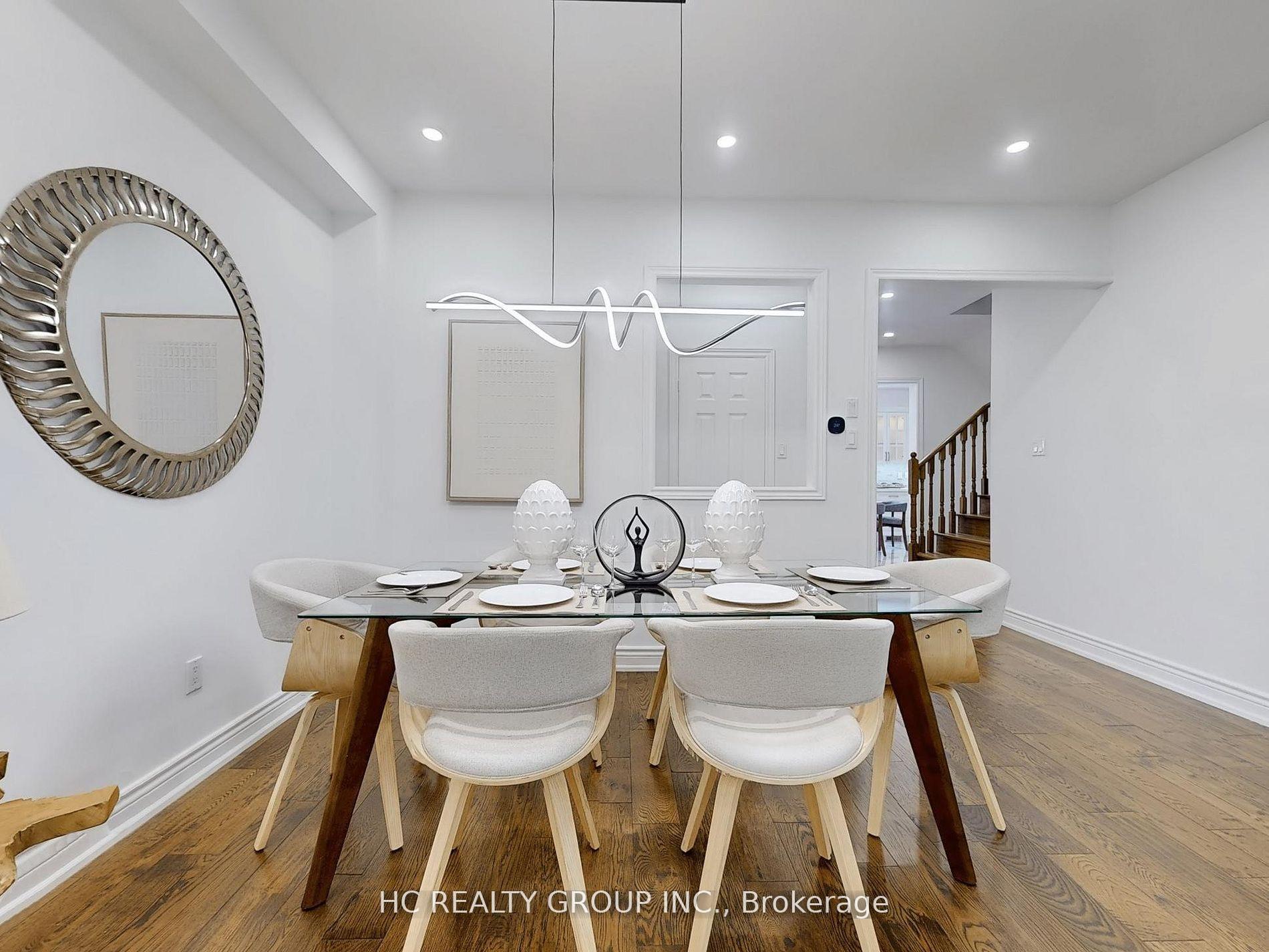Photo 4 of 247 Dufferin Hill Drive, Vaughan, Patterson — HOMEH