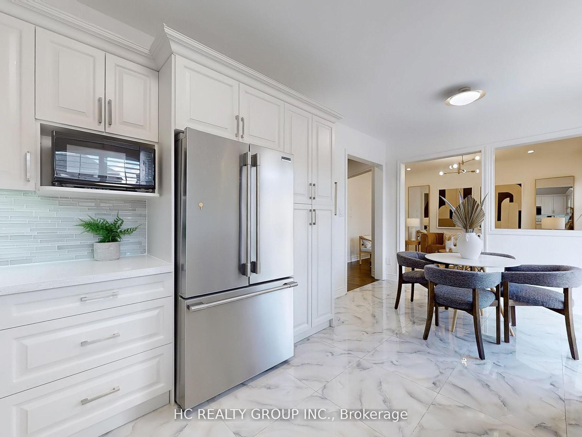 Photo 8 of 247 Dufferin Hill Drive, Vaughan, Patterson — HOMEH