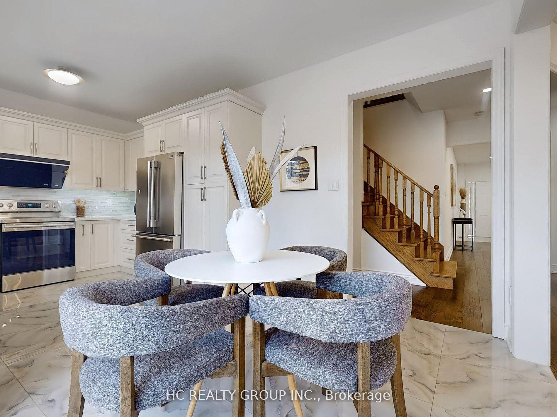 Photo 10 of 247 Dufferin Hill Drive, Vaughan, Patterson — HOMEH