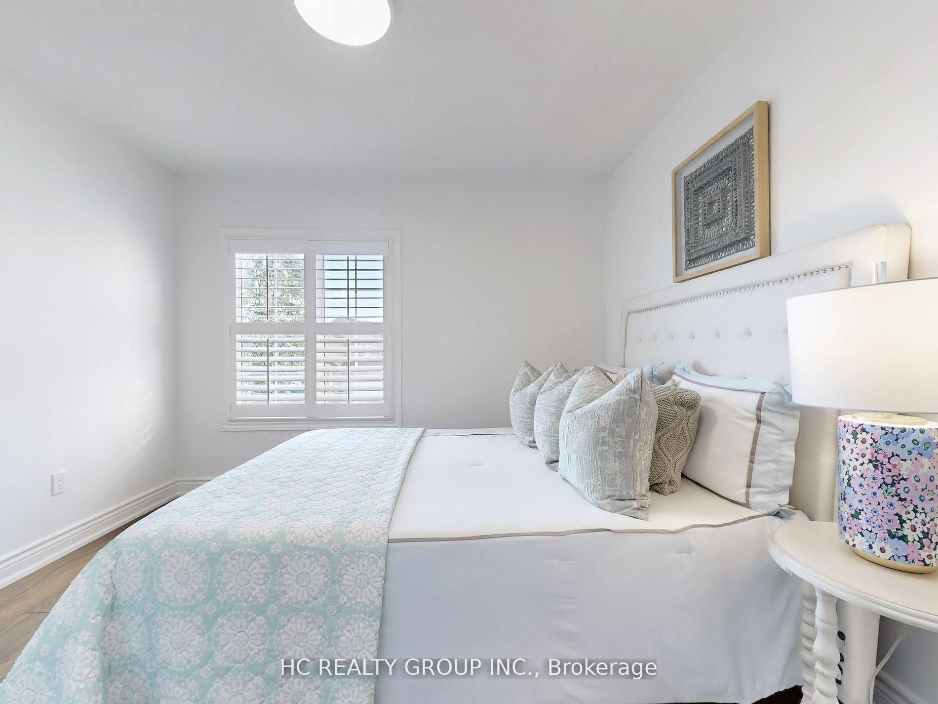 Photo 15 of 247 Dufferin Hill Drive, Vaughan, Patterson — HOMEH