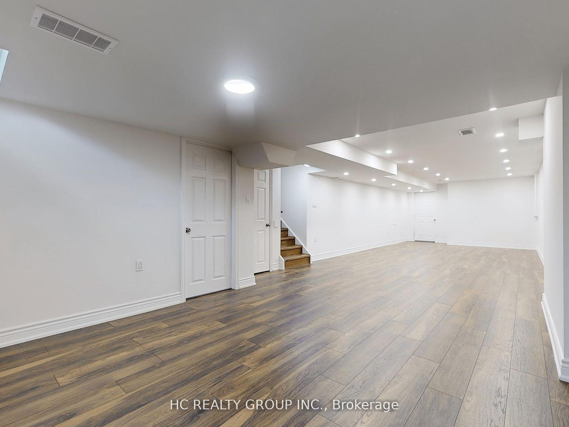 Photo 19 of 247 Dufferin Hill Drive, Vaughan, Patterson — HOMEH