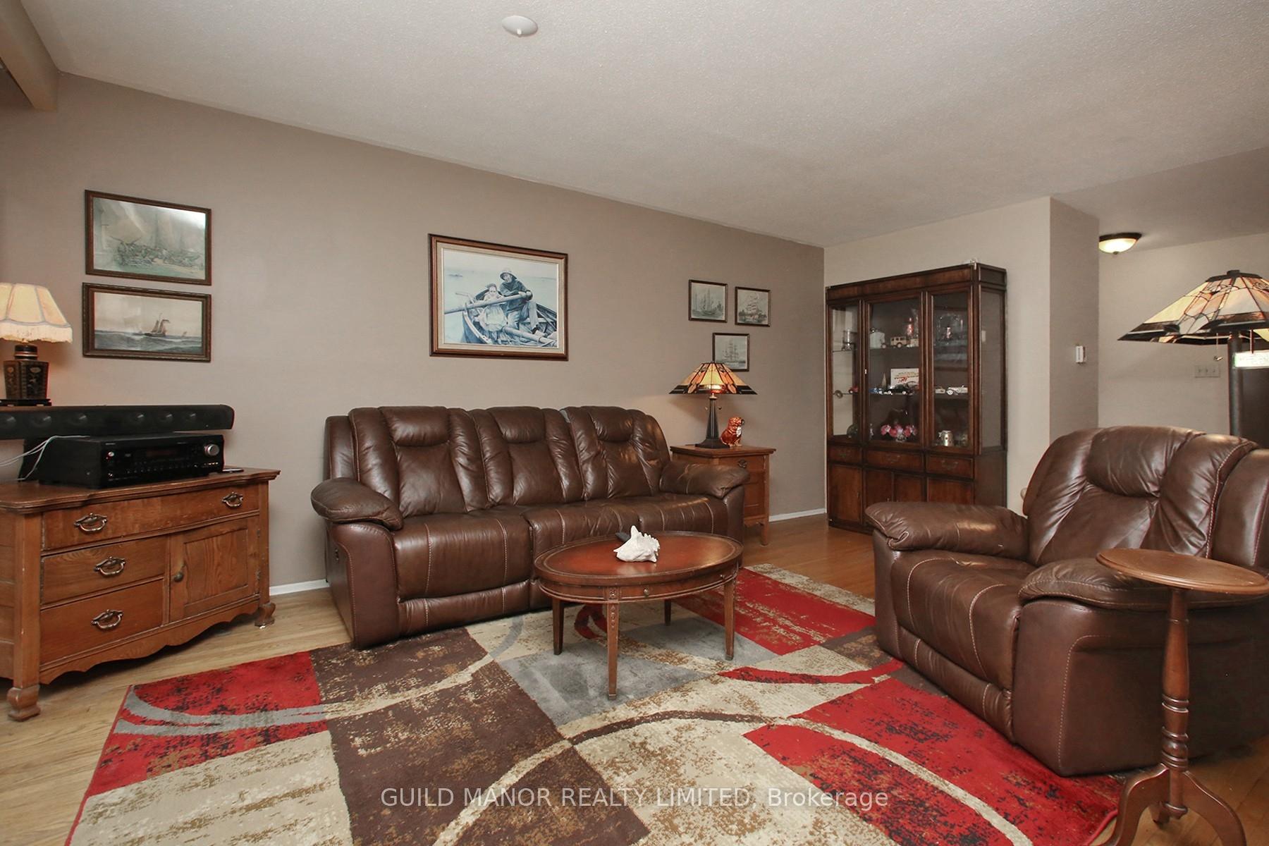 Photo 6 of 954 Timmins Gardens, Pickering, West Shore — HOMEH
