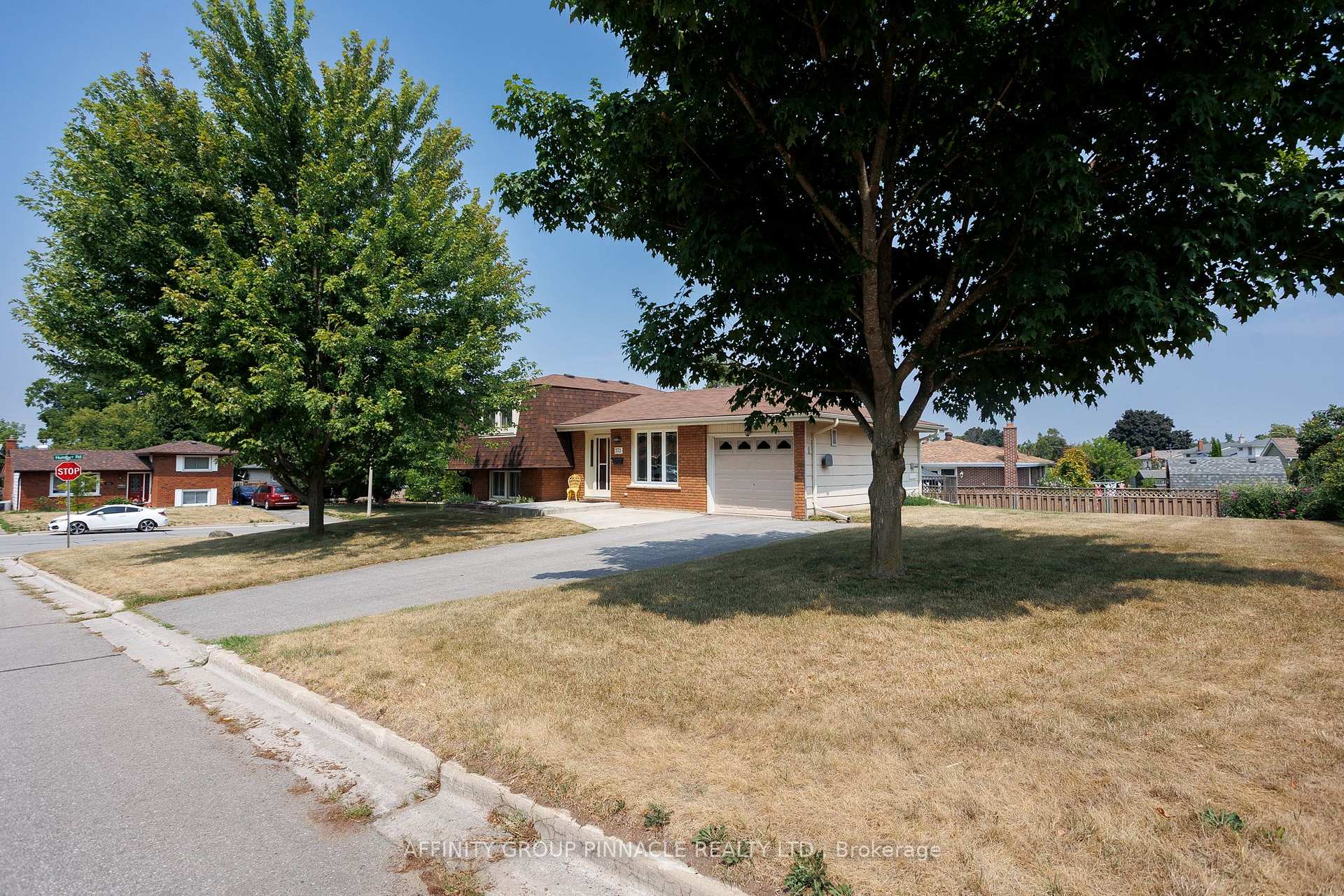 Photo 3 of 573 Saugeen Crescent, Peterborough, Ashburnham Ward 4 — HOMEH