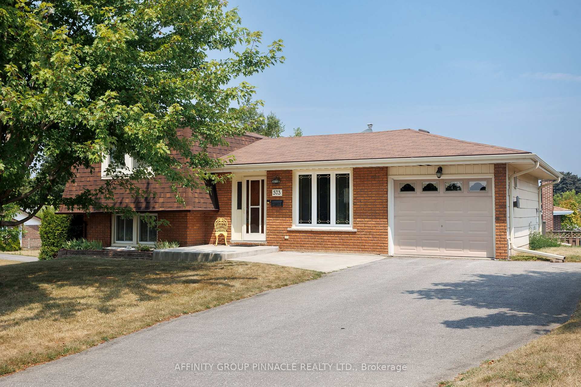 Photo 5 of 573 Saugeen Crescent, Peterborough, Ashburnham Ward 4 — HOMEH