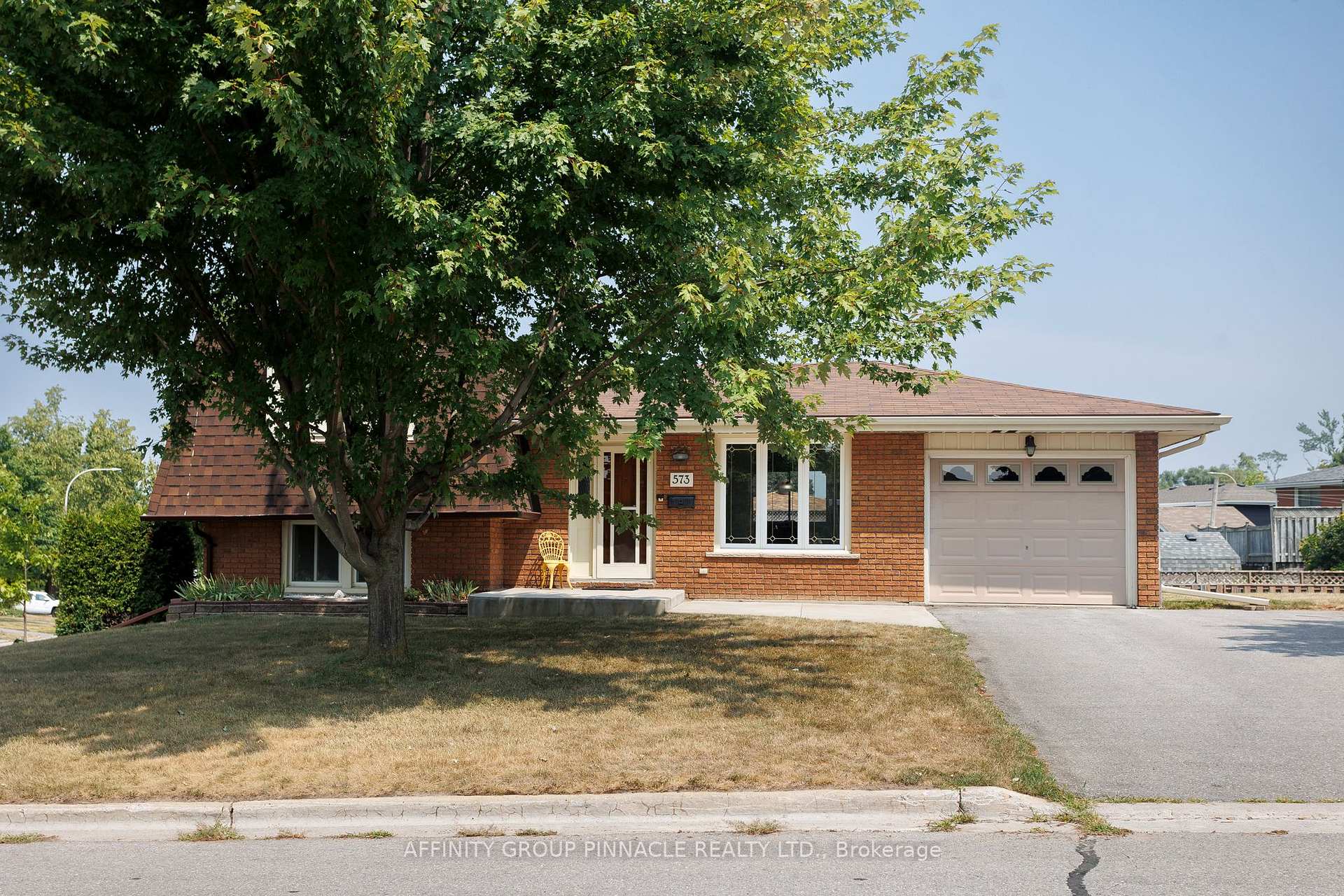 Photo 6 of 573 Saugeen Crescent, Peterborough, Ashburnham Ward 4 — HOMEH