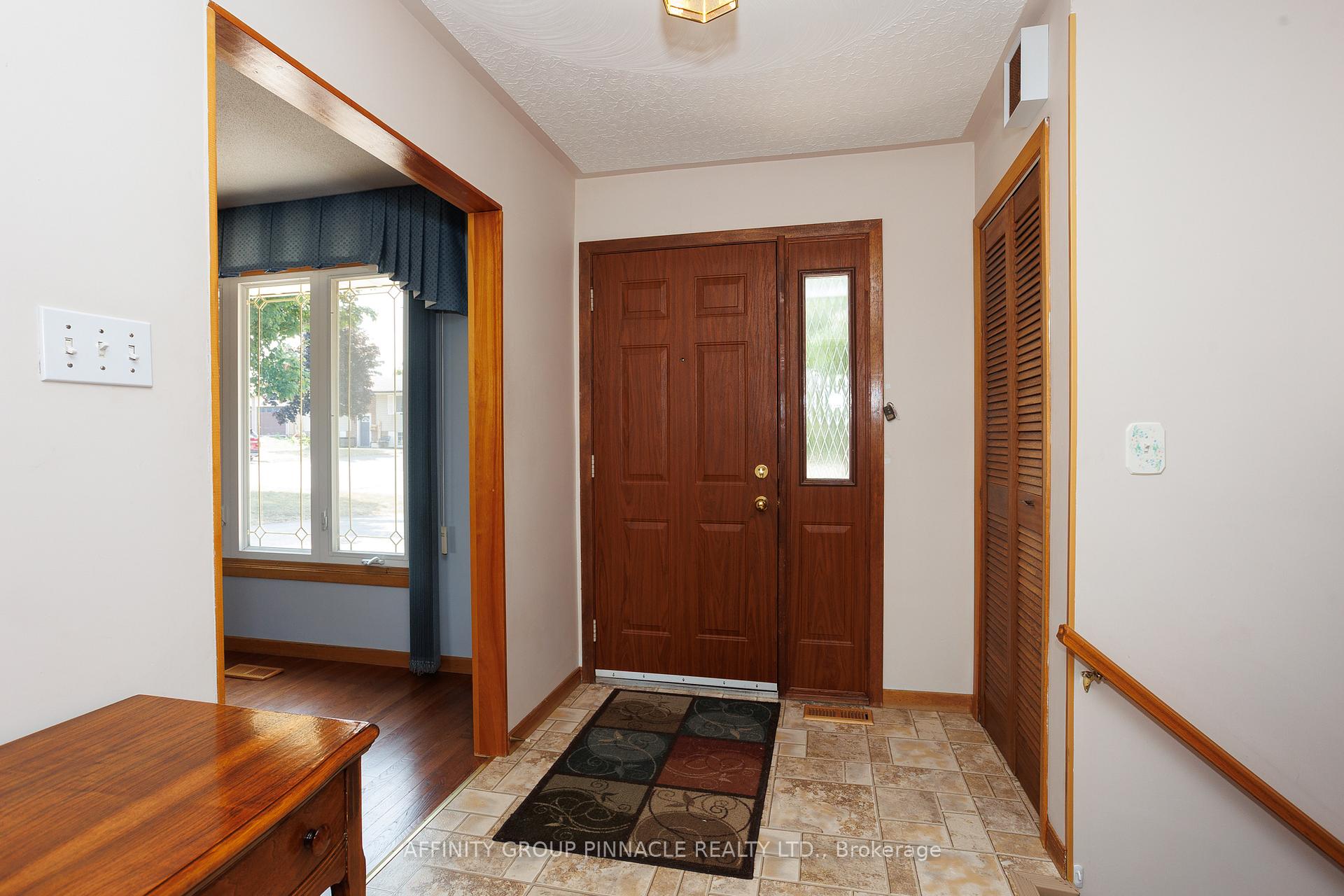 Photo 8 of 573 Saugeen Crescent, Peterborough, Ashburnham Ward 4 — HOMEH