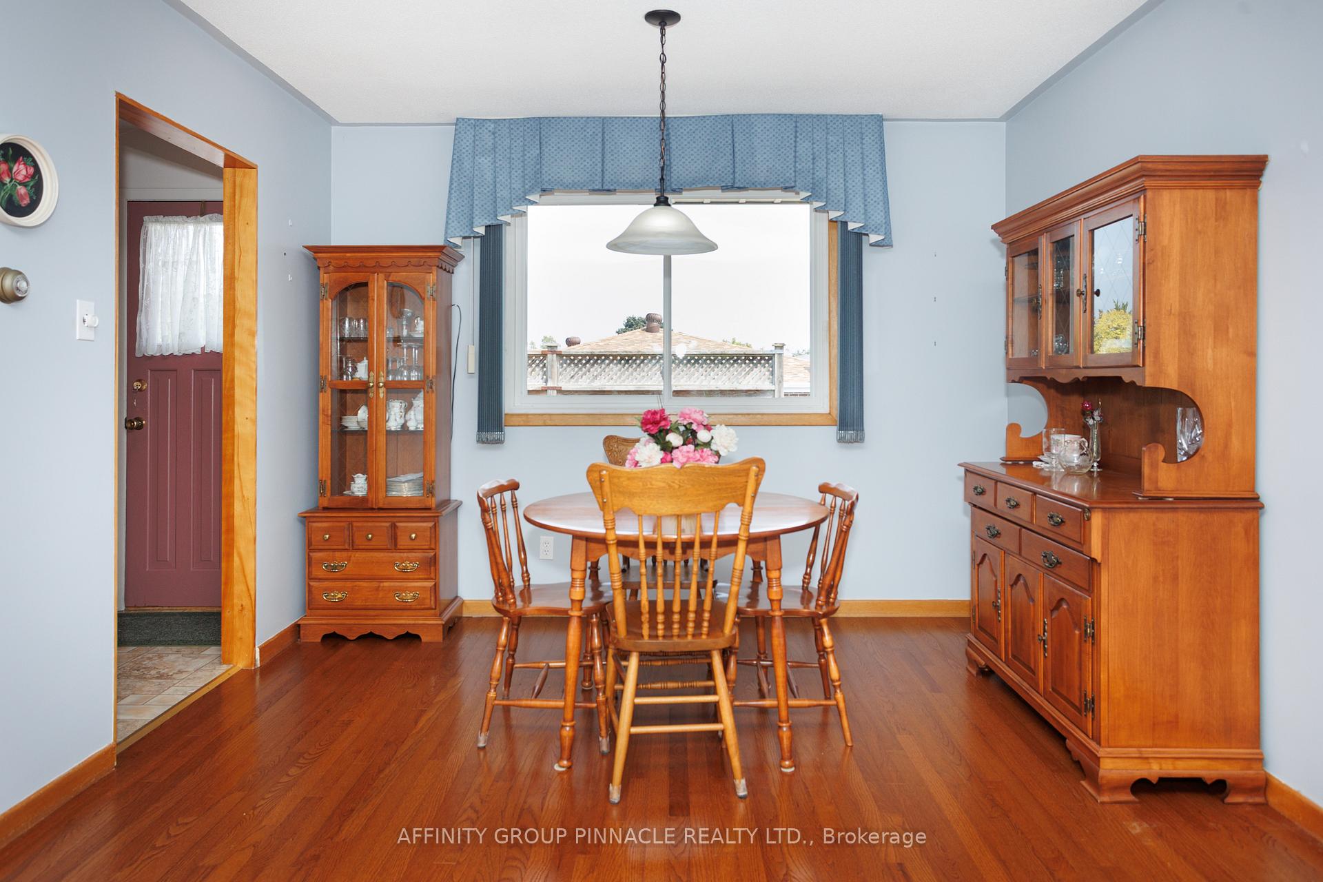 Photo 11 of 573 Saugeen Crescent, Peterborough, Ashburnham Ward 4 — HOMEH